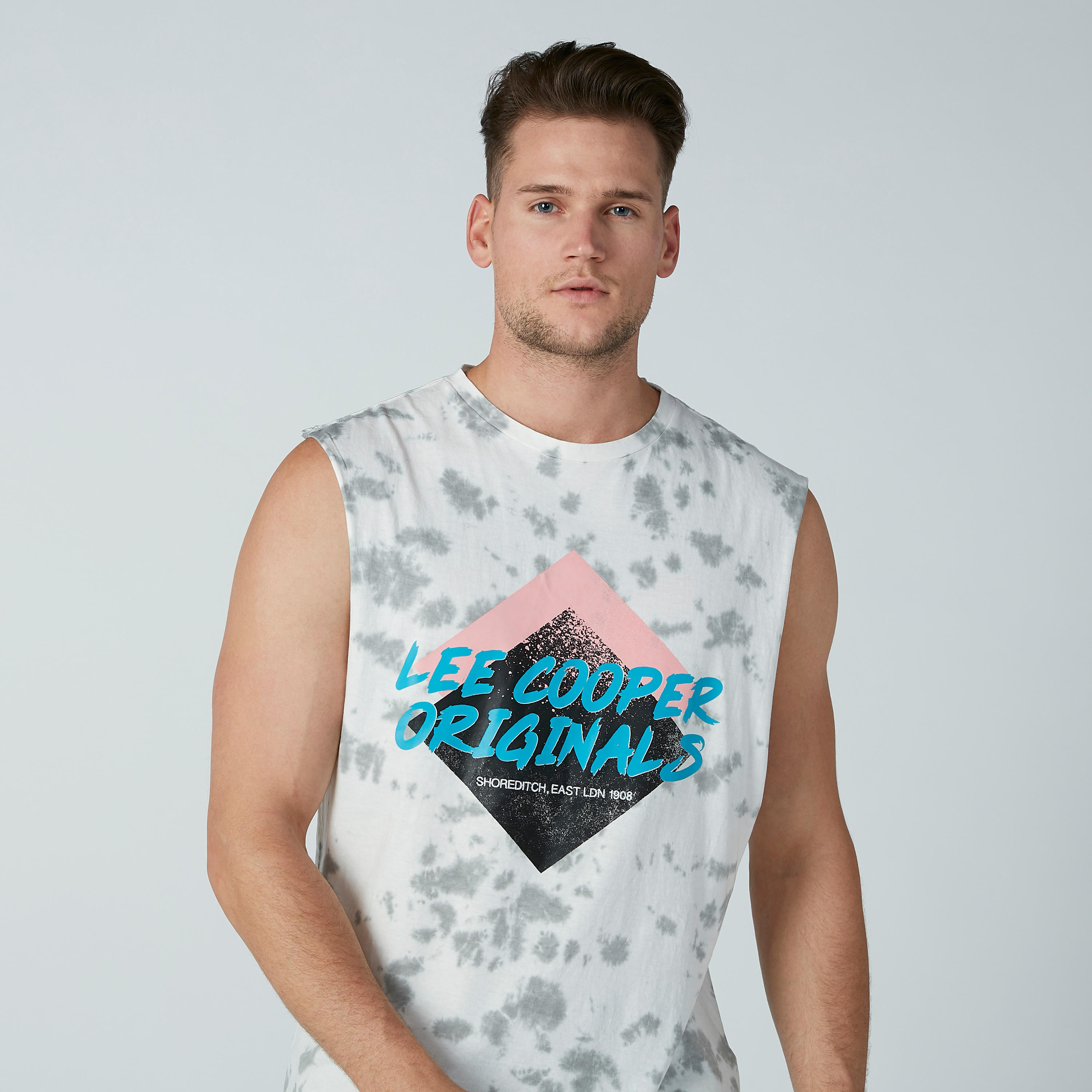 تيشيرت دون أكمام بياقة مستديرة وطبعات من لي كوبر-men-clothing-tshirtsandpolos-tshirts-image-3
