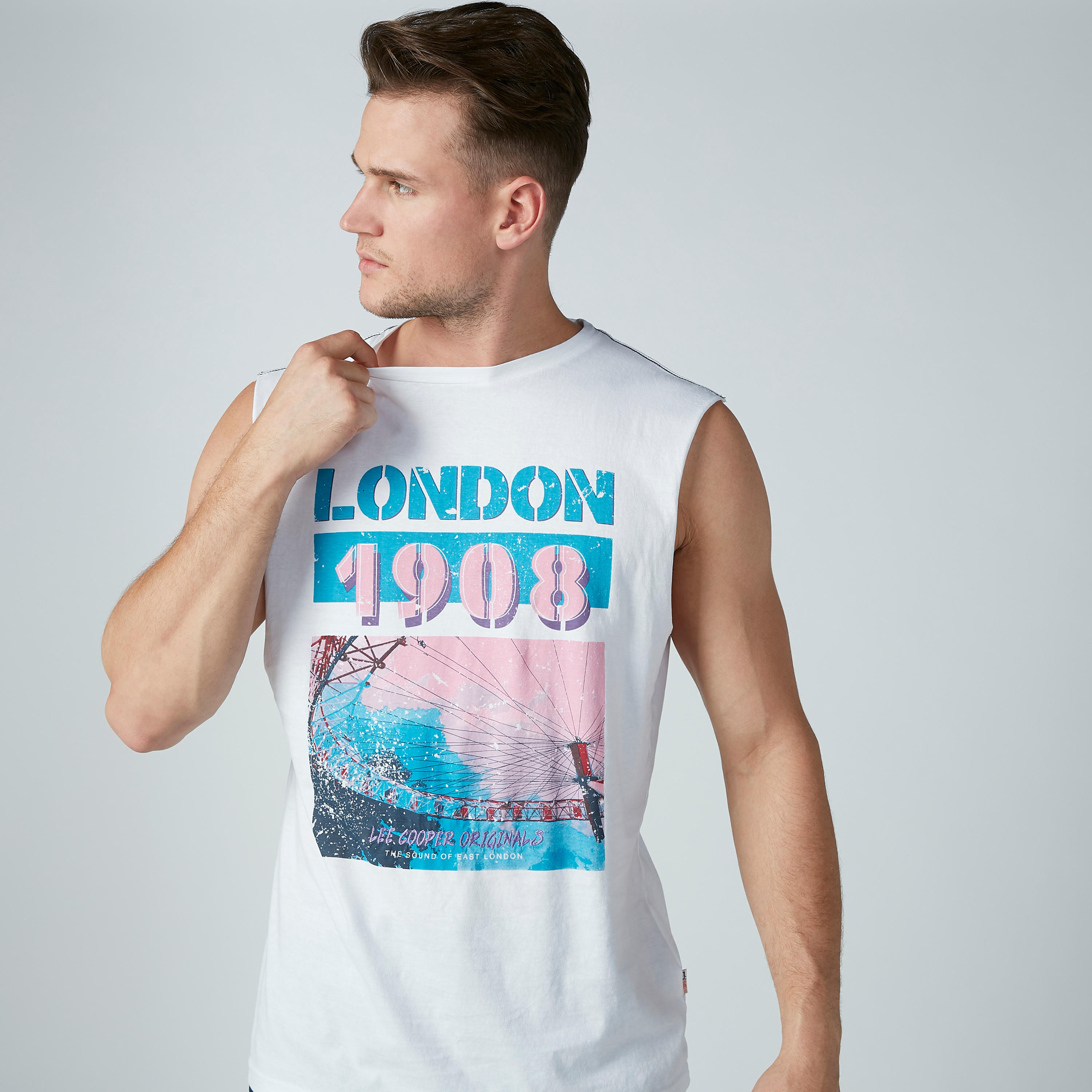 تيشيرت دون أكمام بياقة مستديرة وطبعات من لي كوبر-men-clothing-tshirtsandpolos-tshirts-image-1