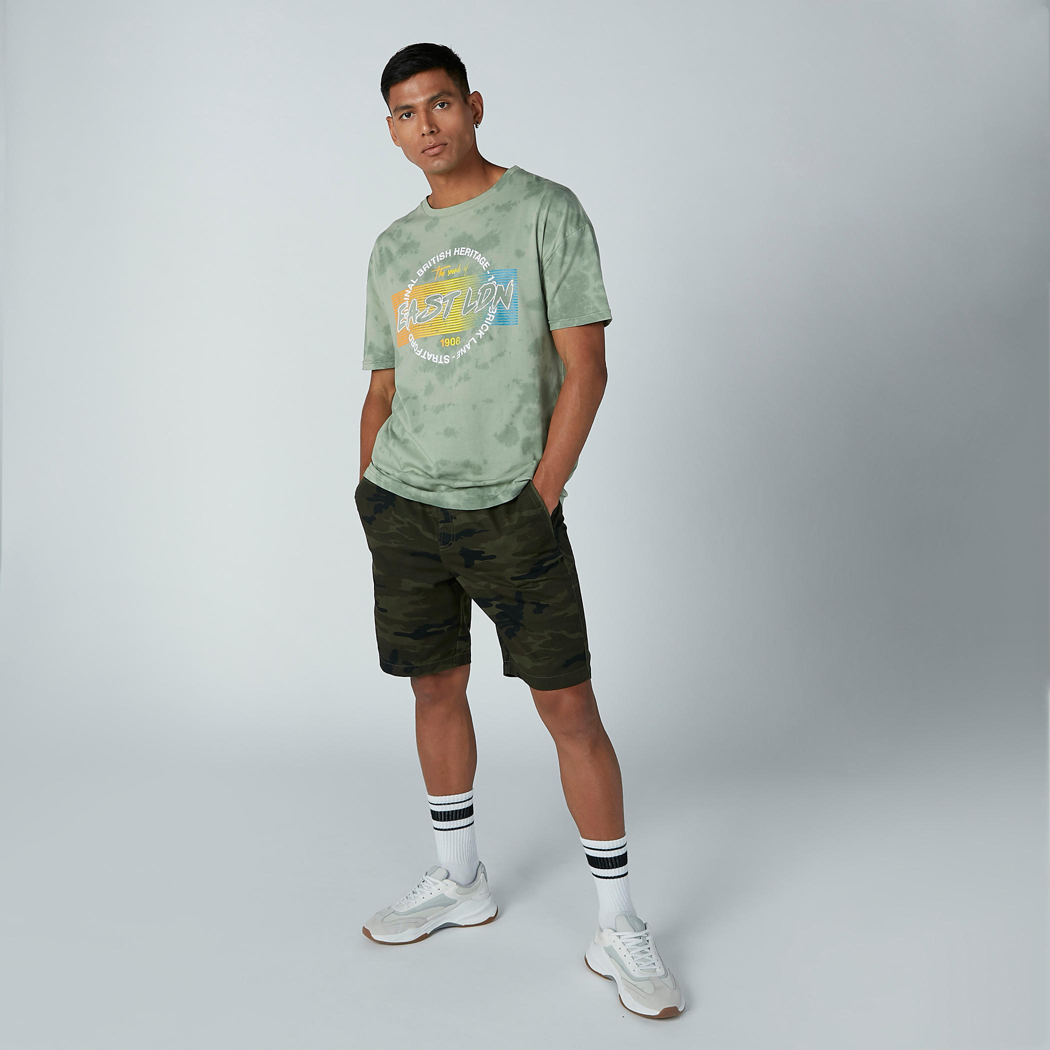تيشيرت بياقة مستديرة وأكمام قصيرة وطبعات من لي كوبر-men-clothing-tshirtsandpolos-tshirts-image-1