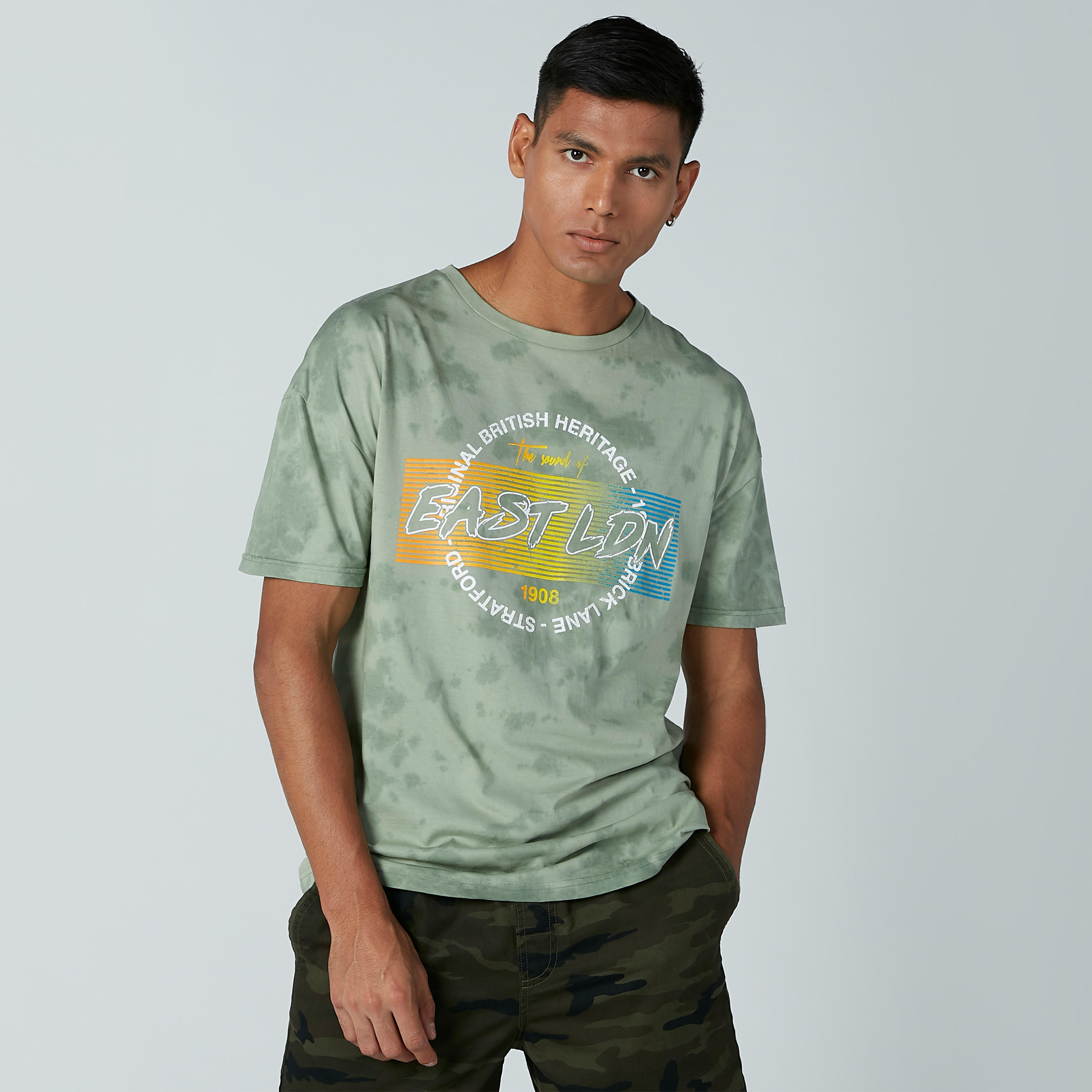 تيشيرت بياقة مستديرة وأكمام قصيرة وطبعات من لي كوبر-men-clothing-tshirtsandpolos-tshirts-image-2