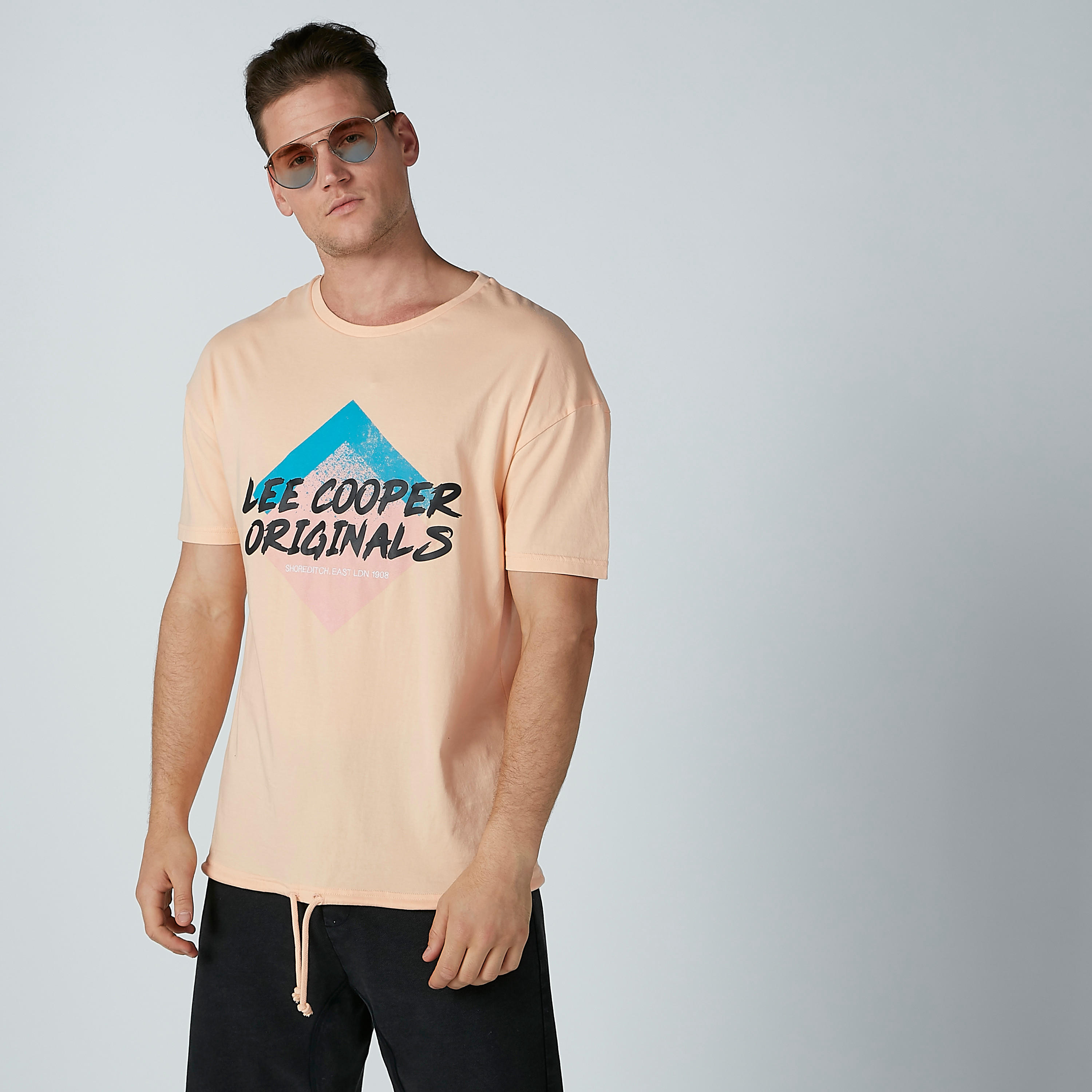 تيشيرت بياقة مستديرة وطبعات من لي كوبر-men-clothing-tshirtsandpolos-tshirts-image-2