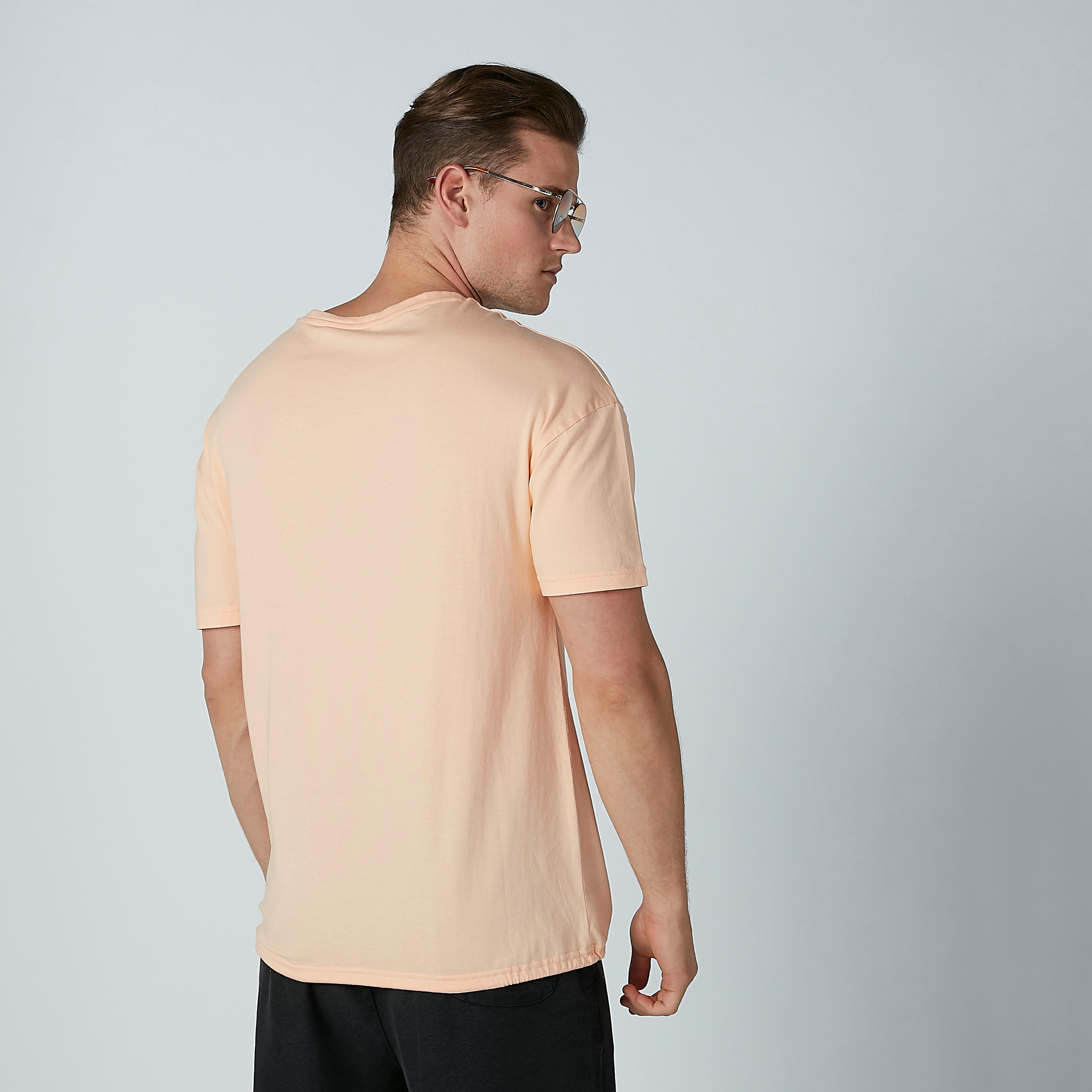تيشيرت بياقة مستديرة وطبعات من لي كوبر-men-clothing-tshirtsandpolos-tshirts-image-3