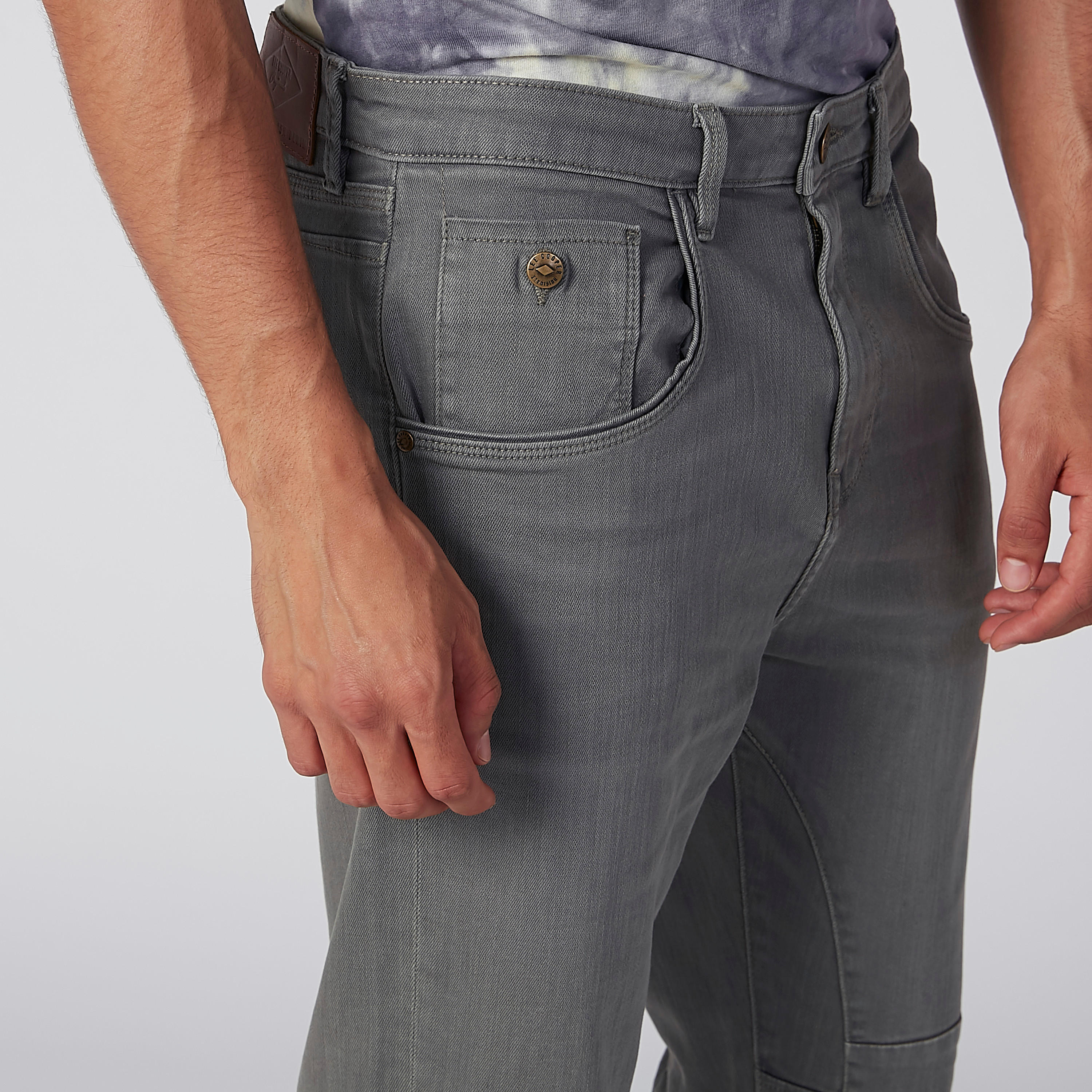 شورت سادة بجيوب وحلقات للحزام من لي كوبر-men-clothing-bottoms-shorts-image-5