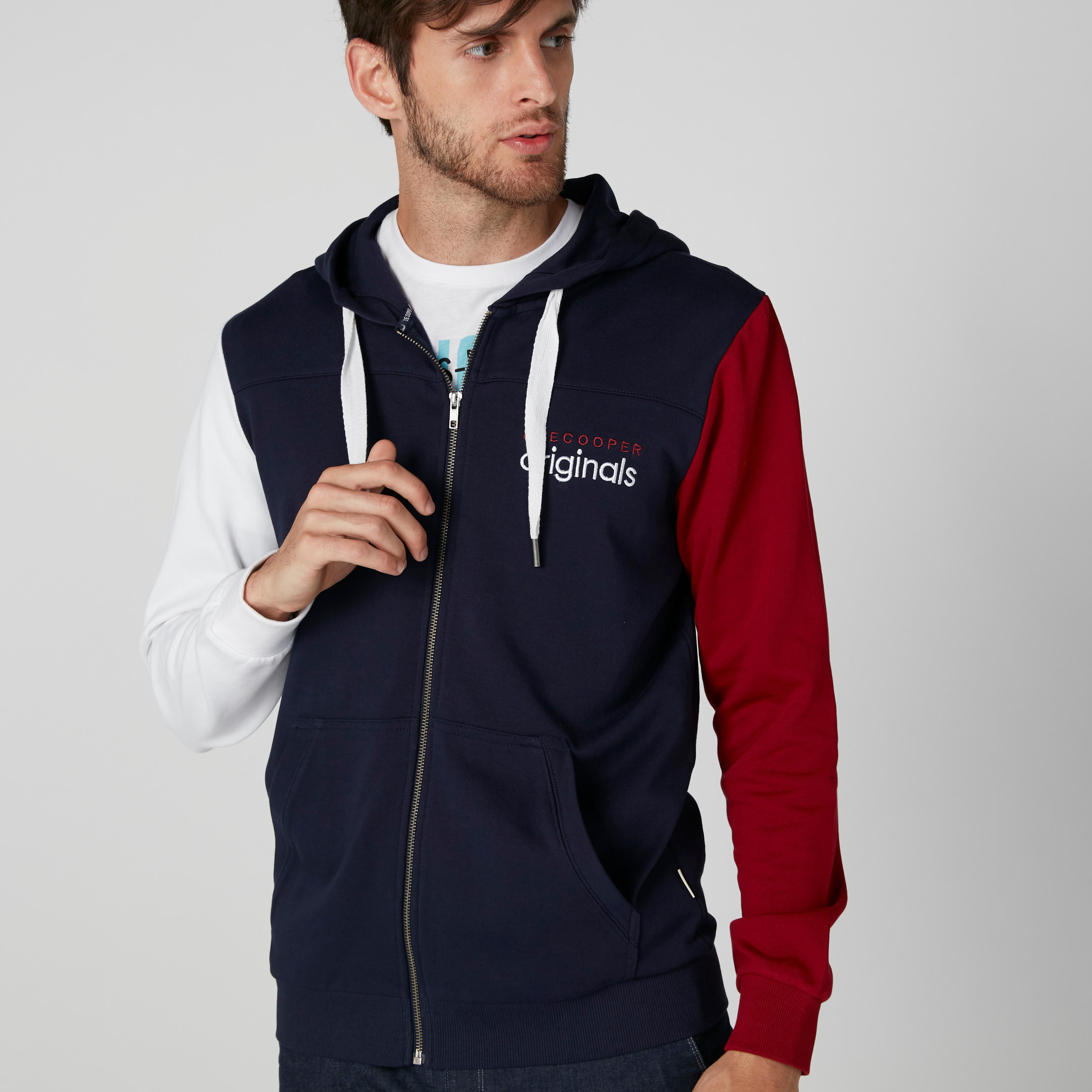 هودي مطرّز بجيوب من لي كوبر-men-winterwear-hoodiesandsweatshirts-image-1