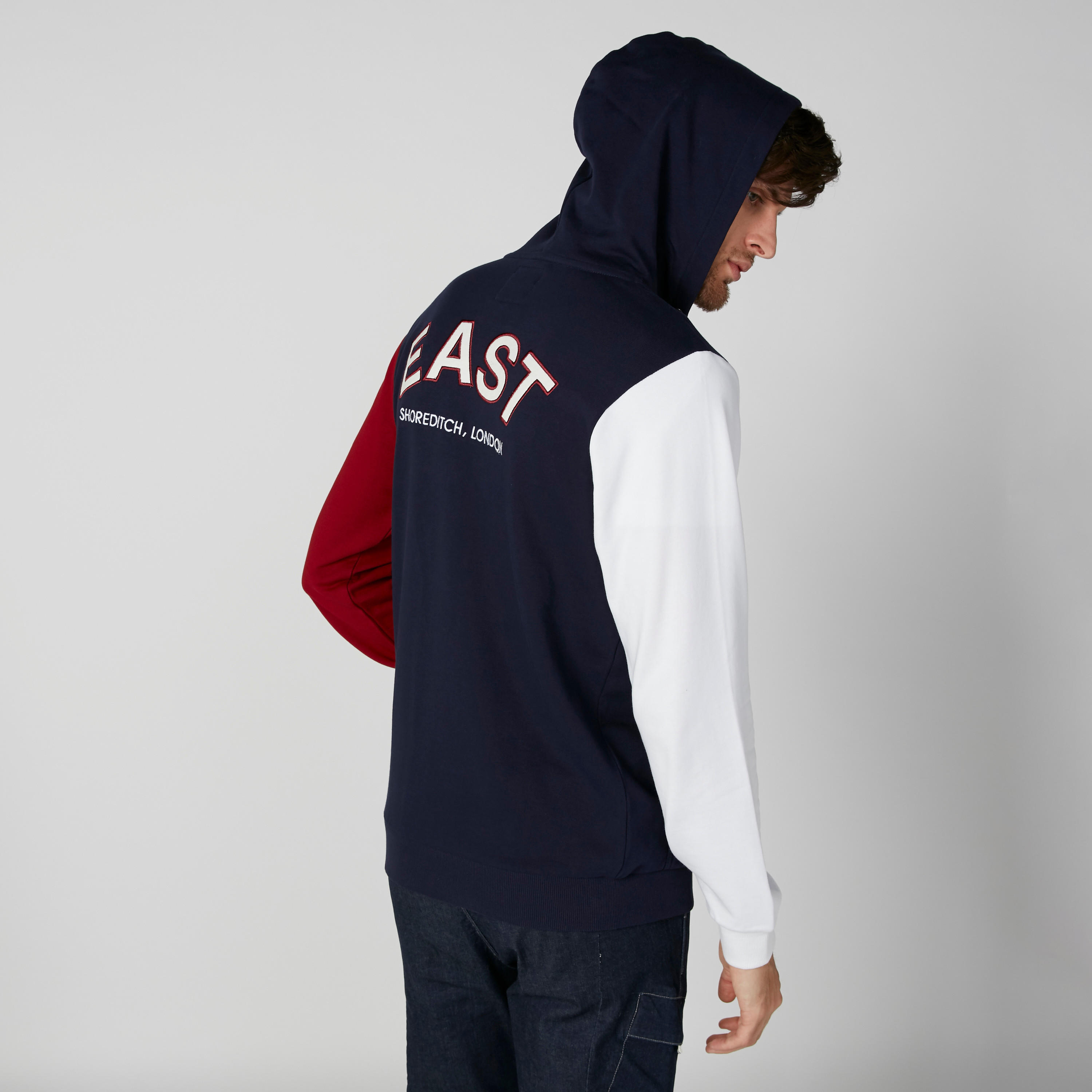 هودي مطرّز بجيوب من لي كوبر-men-winterwear-hoodiesandsweatshirts-image-2