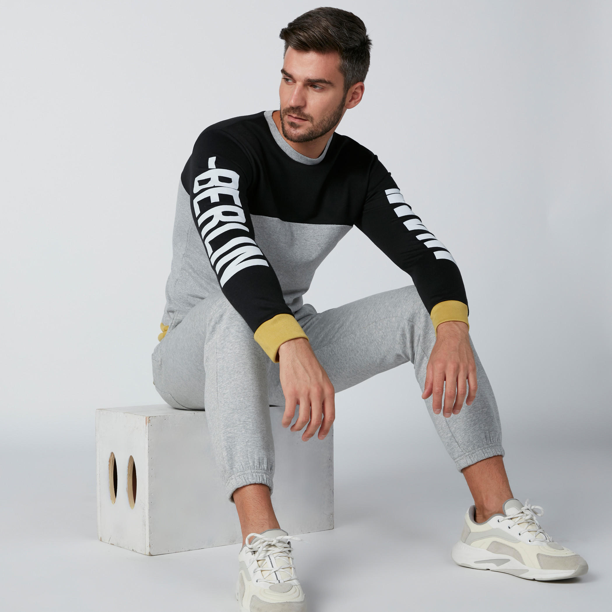 بنطال رياضي بجيوب من لي كوبر-men-clothing-bottoms-joggers-image-1