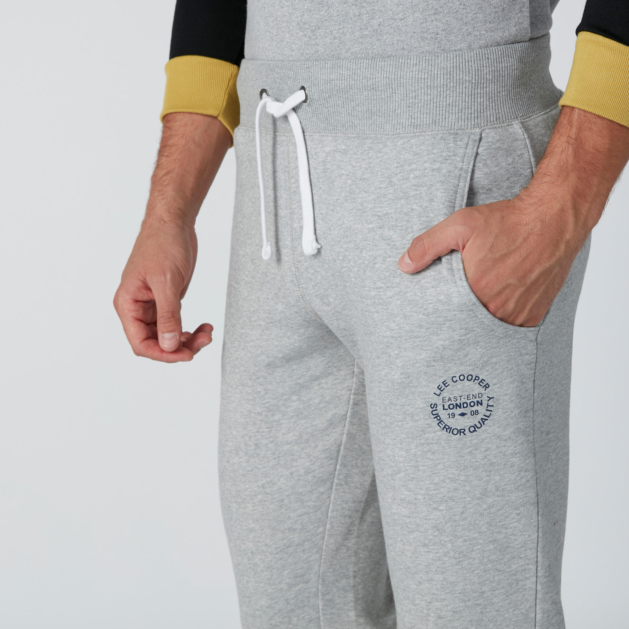 بنطال رياضي بجيوب من لي كوبر-men-clothing-bottoms-joggers-image-6