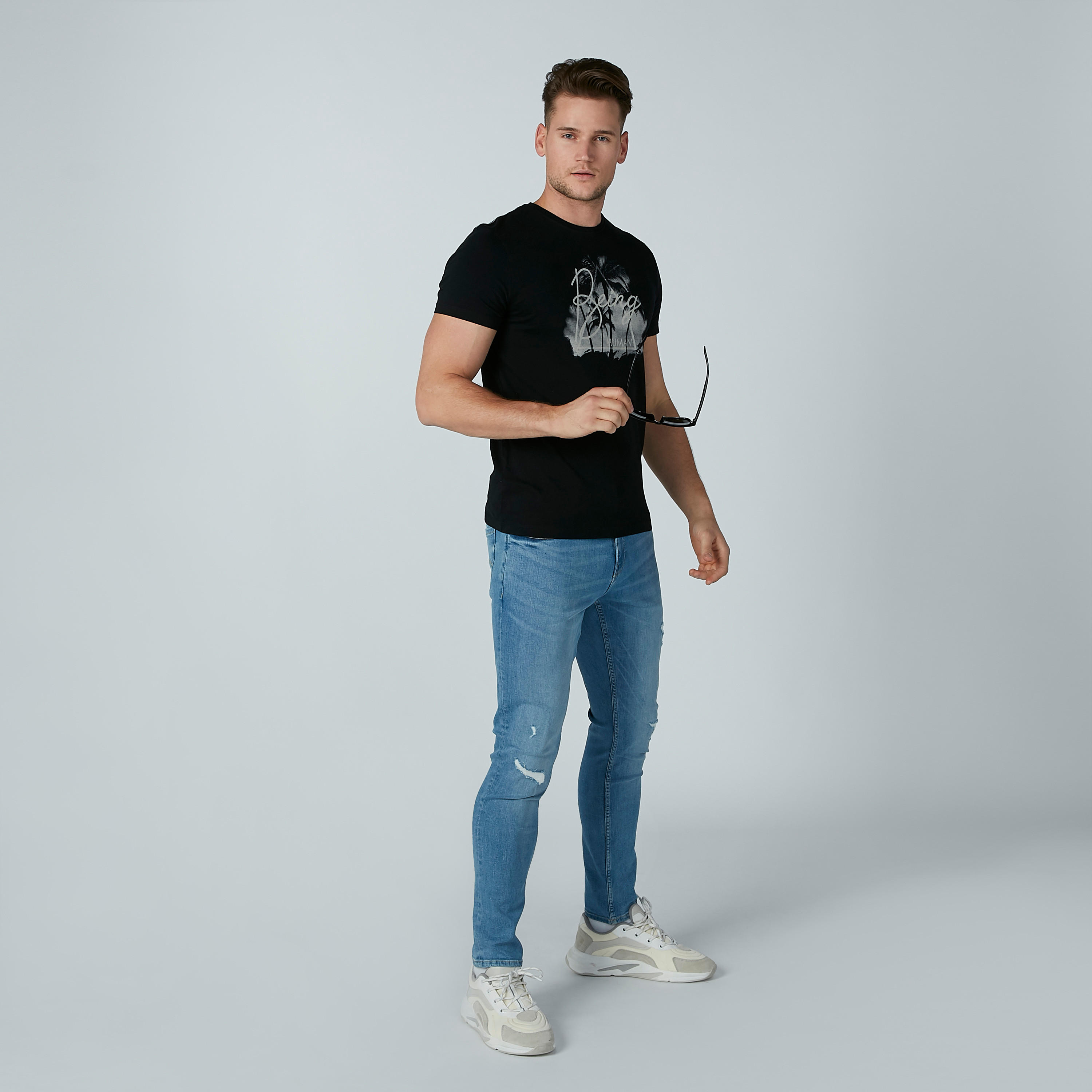 بنطال جينز ممزّق بقصّة سليم من لي كوبر-men-clothing-bottoms-jeans-image-1