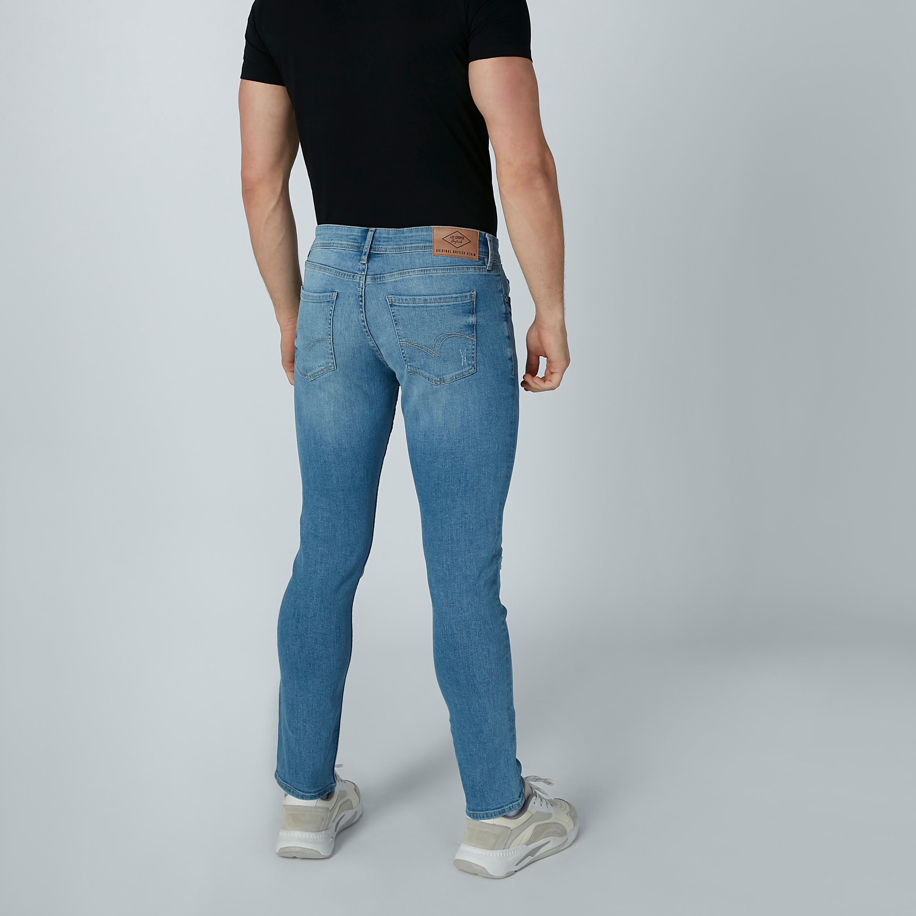 بنطال جينز ممزّق بقصّة سليم من لي كوبر-men-clothing-bottoms-jeans-image-5