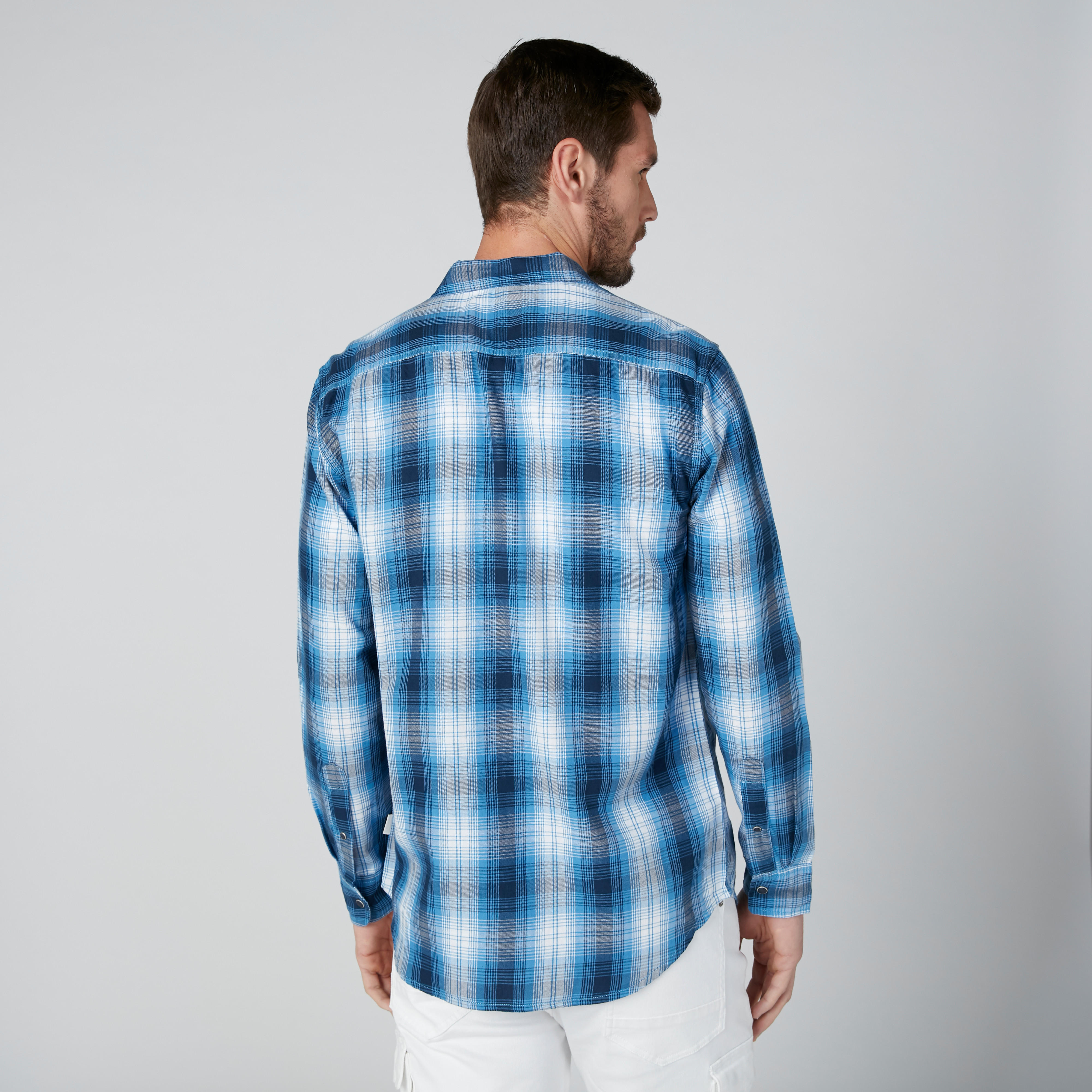 قميص كاروهات بقصّة عادية وأكمام طويلة من لي كوبر-men-clothing-shirts-image-2