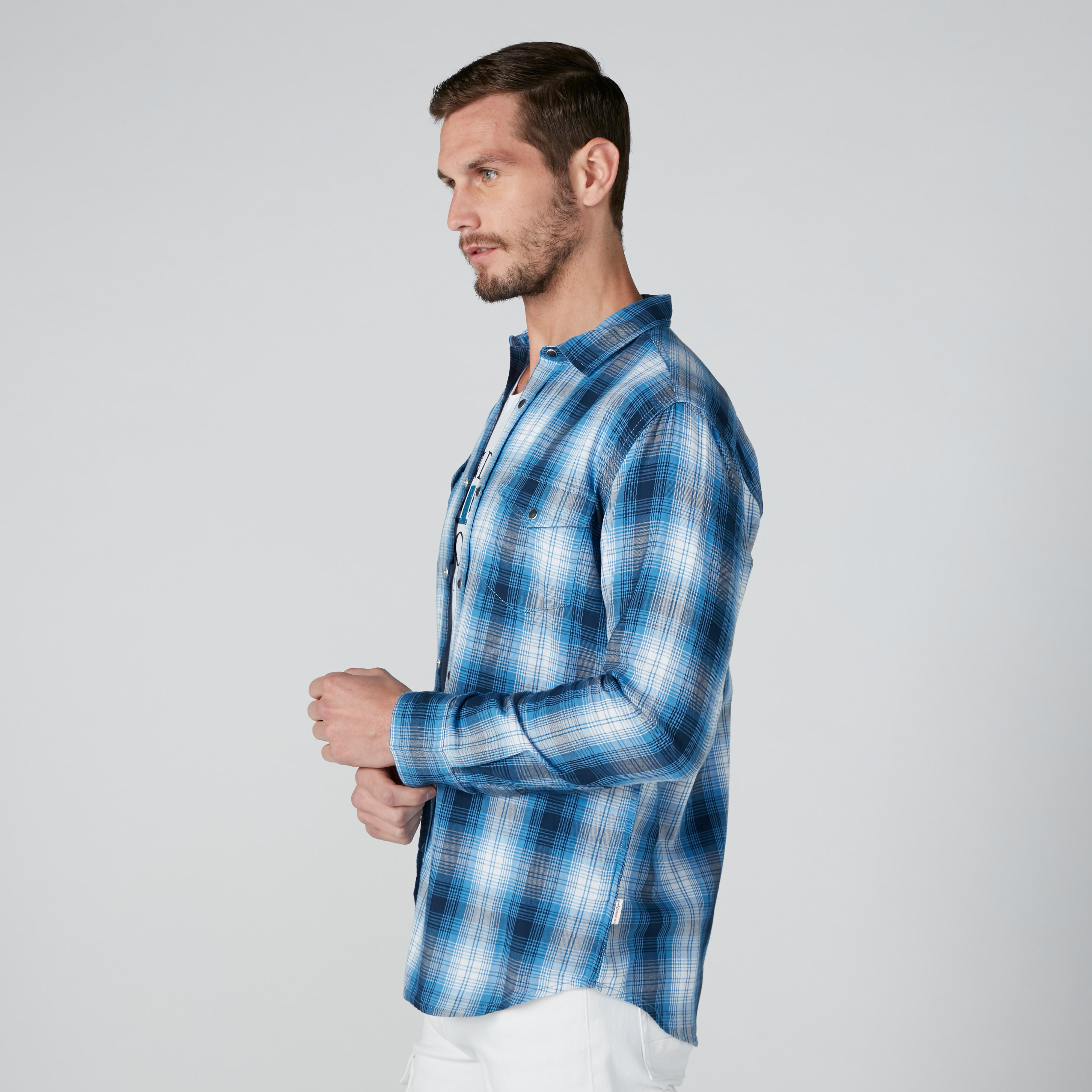 قميص كاروهات بقصّة عادية وأكمام طويلة من لي كوبر-men-clothing-shirts-image-4