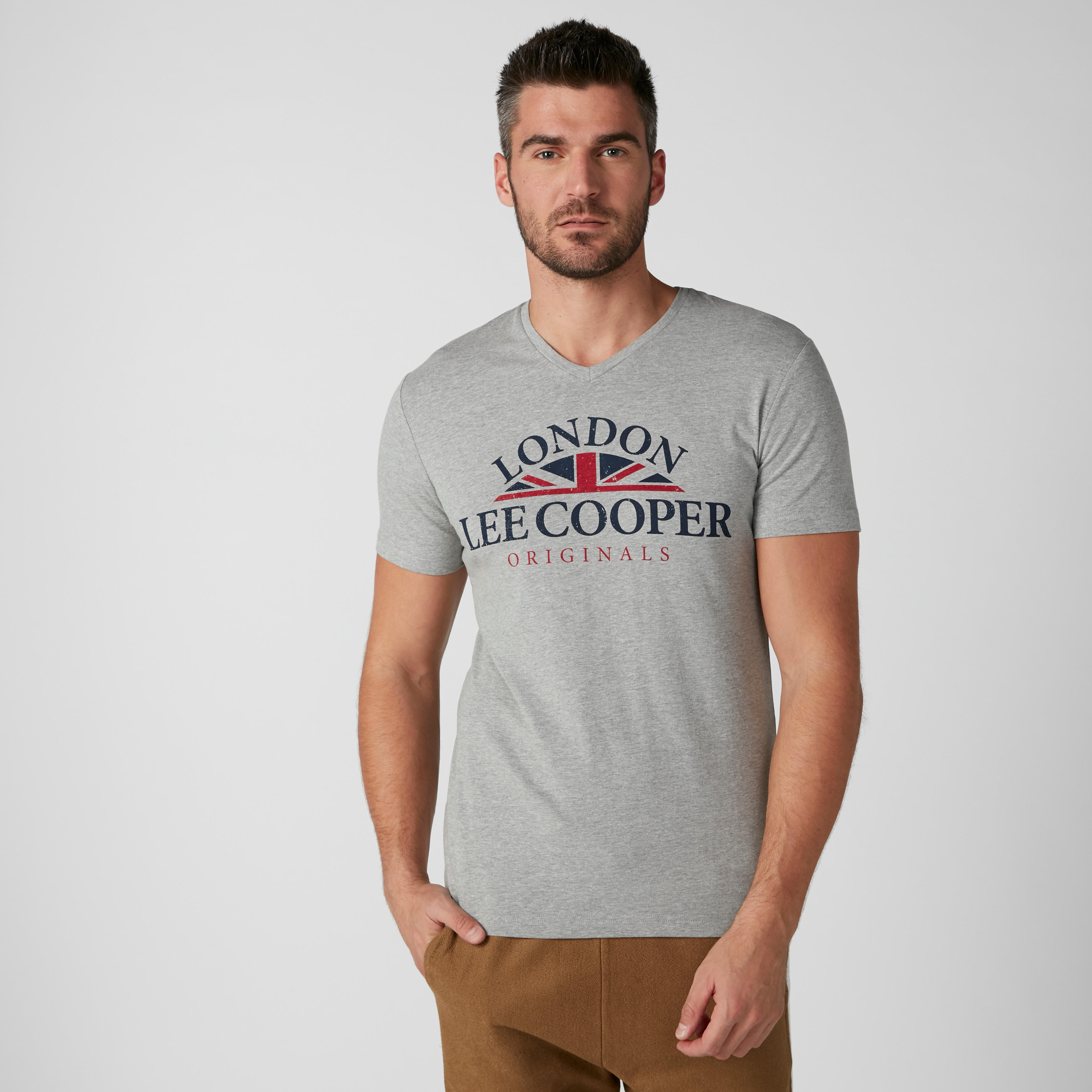 تيشيرت بياقة V وأكمام قصيرة وطبعات من لي كوبر-men-clothing-tshirtsandpolos-tshirts-image-5