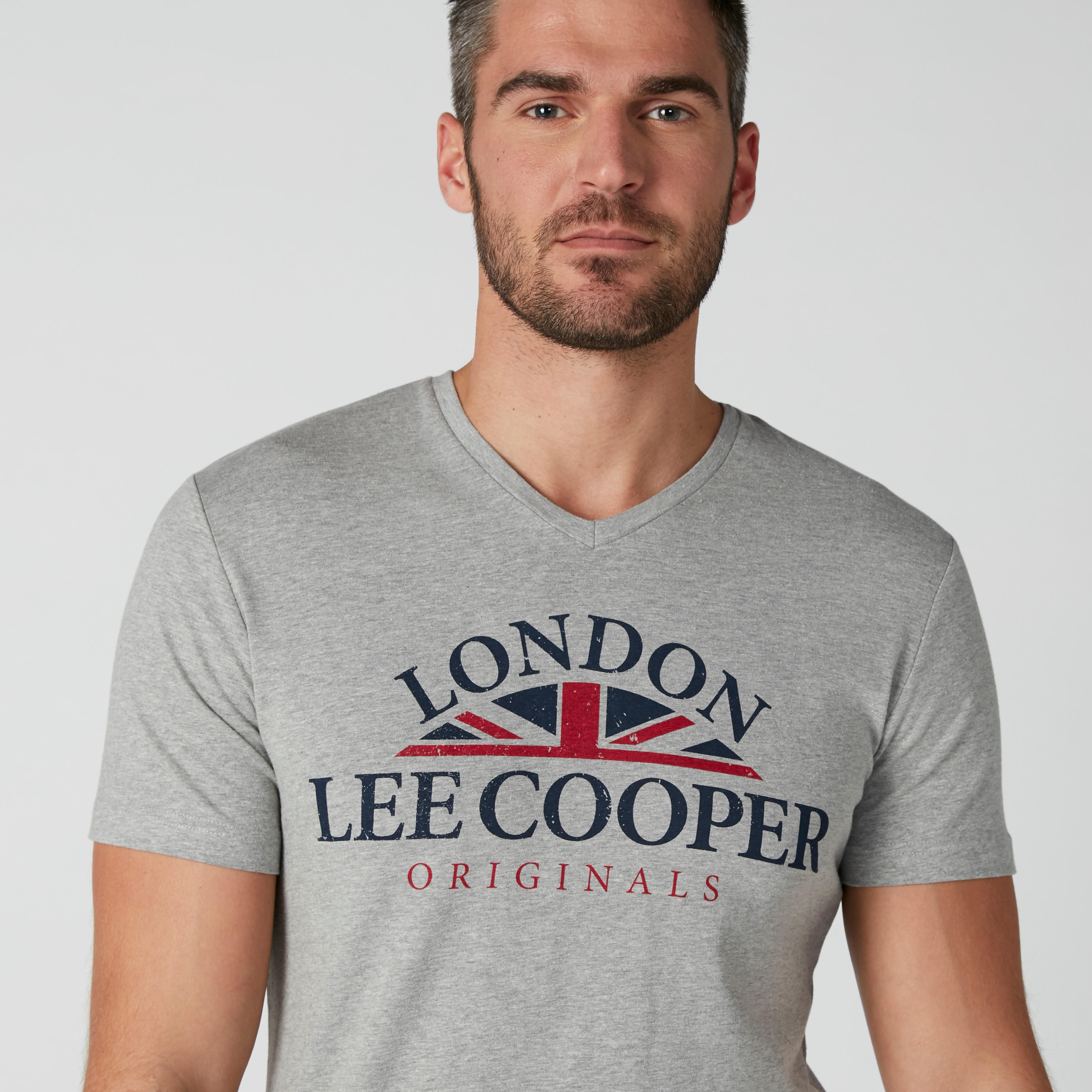 تيشيرت بياقة V وأكمام قصيرة وطبعات من لي كوبر-men-clothing-tshirtsandpolos-tshirts-image-2