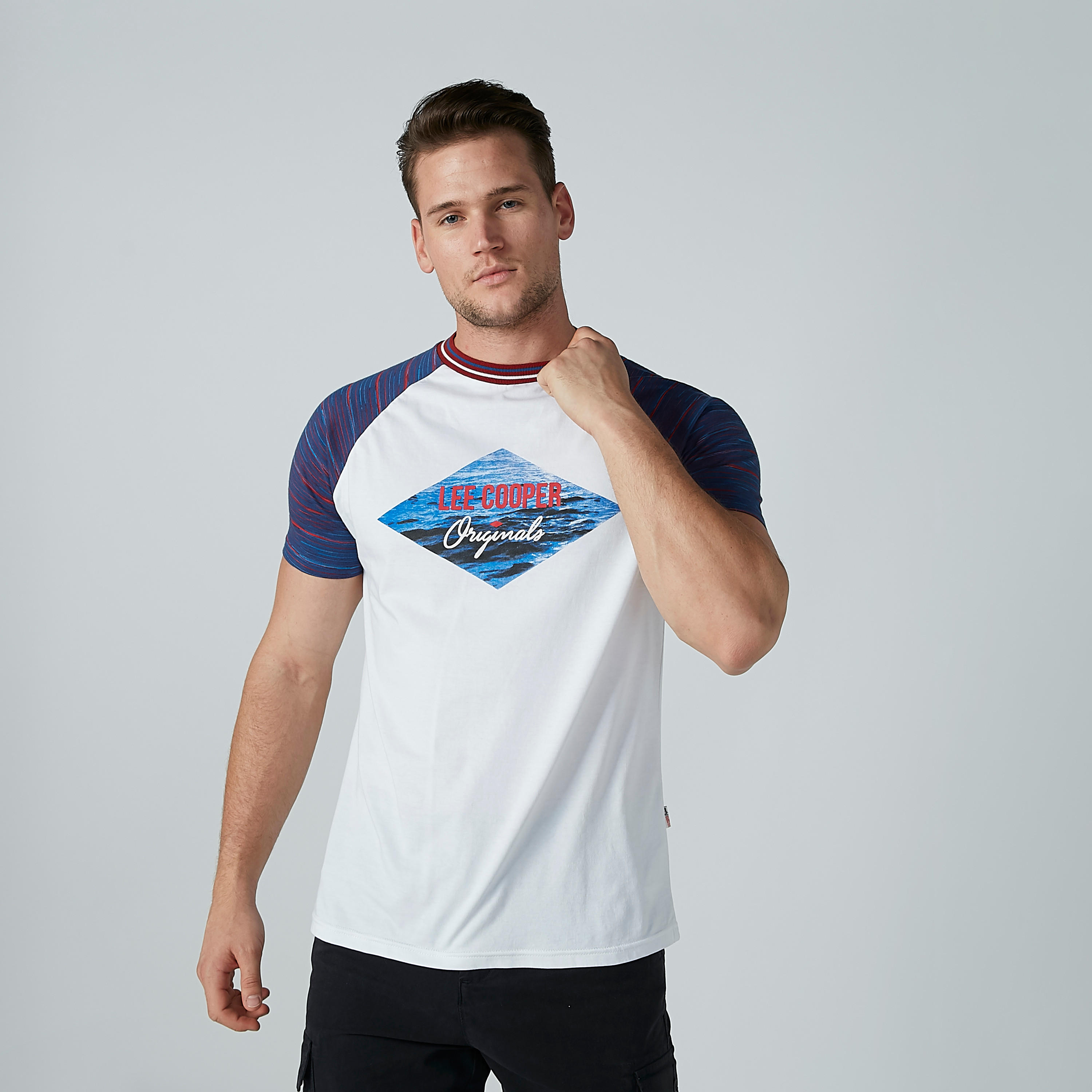تيشيرت بياقة مستديرة وأكمام مغايرة وطبعات من لي كوبر-men-clothing-tshirtsandpolos-tshirts-image-1
