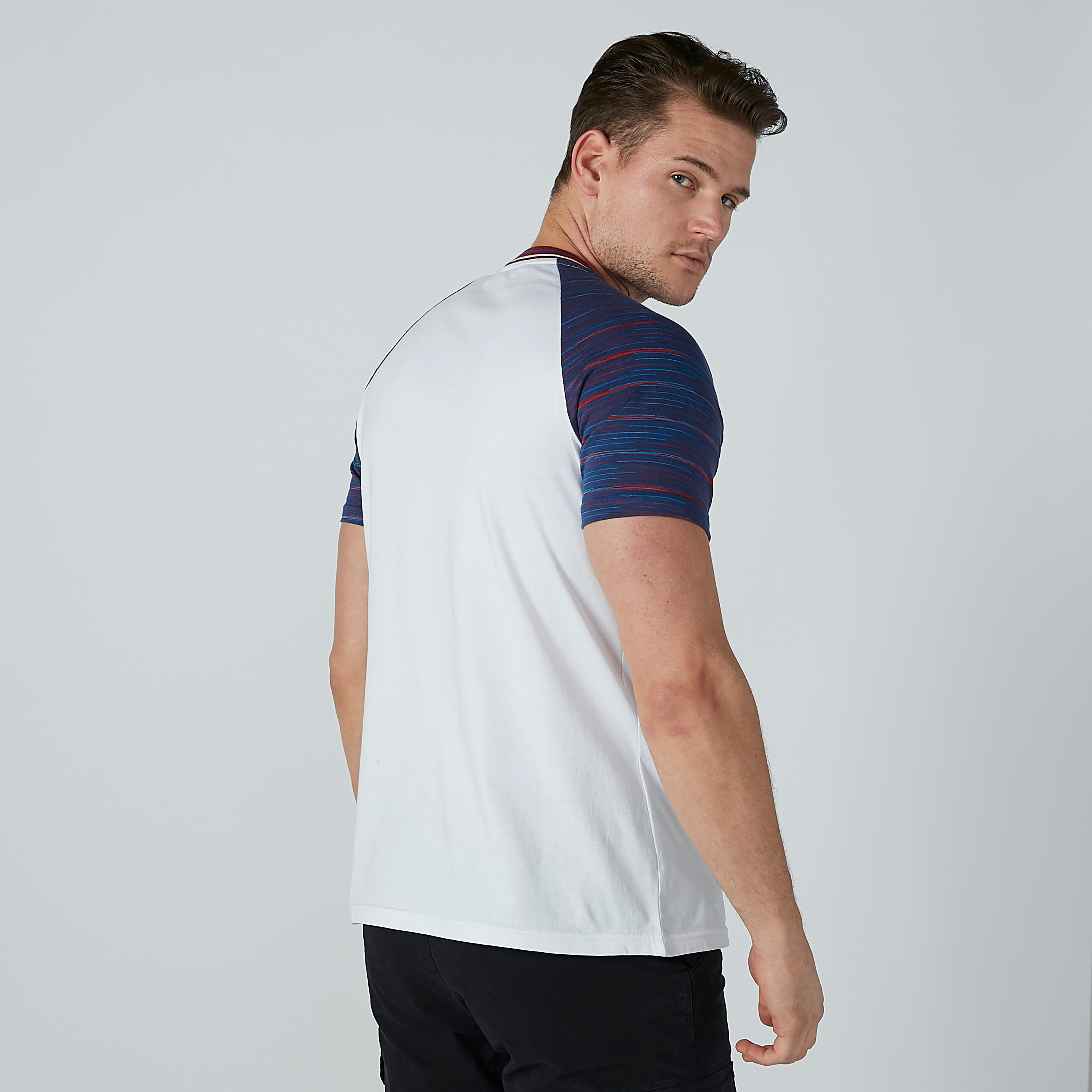 تيشيرت بياقة مستديرة وأكمام مغايرة وطبعات من لي كوبر-men-clothing-tshirtsandpolos-tshirts-image-3