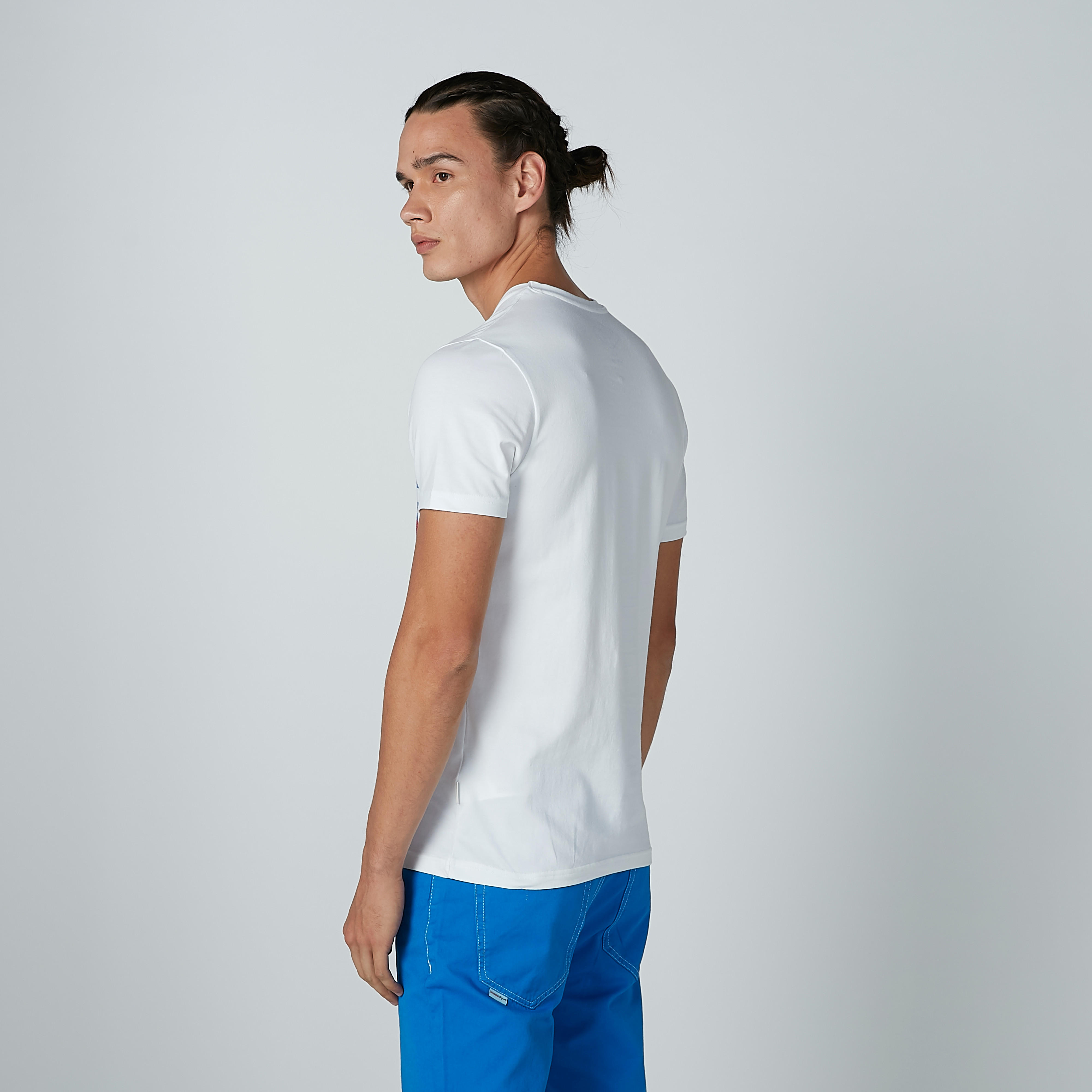تيشيرت بياقة V وأكمام قصيرة وطبعات من لي كوبر-men-clothing-tshirtsandpolos-tshirts-image-3