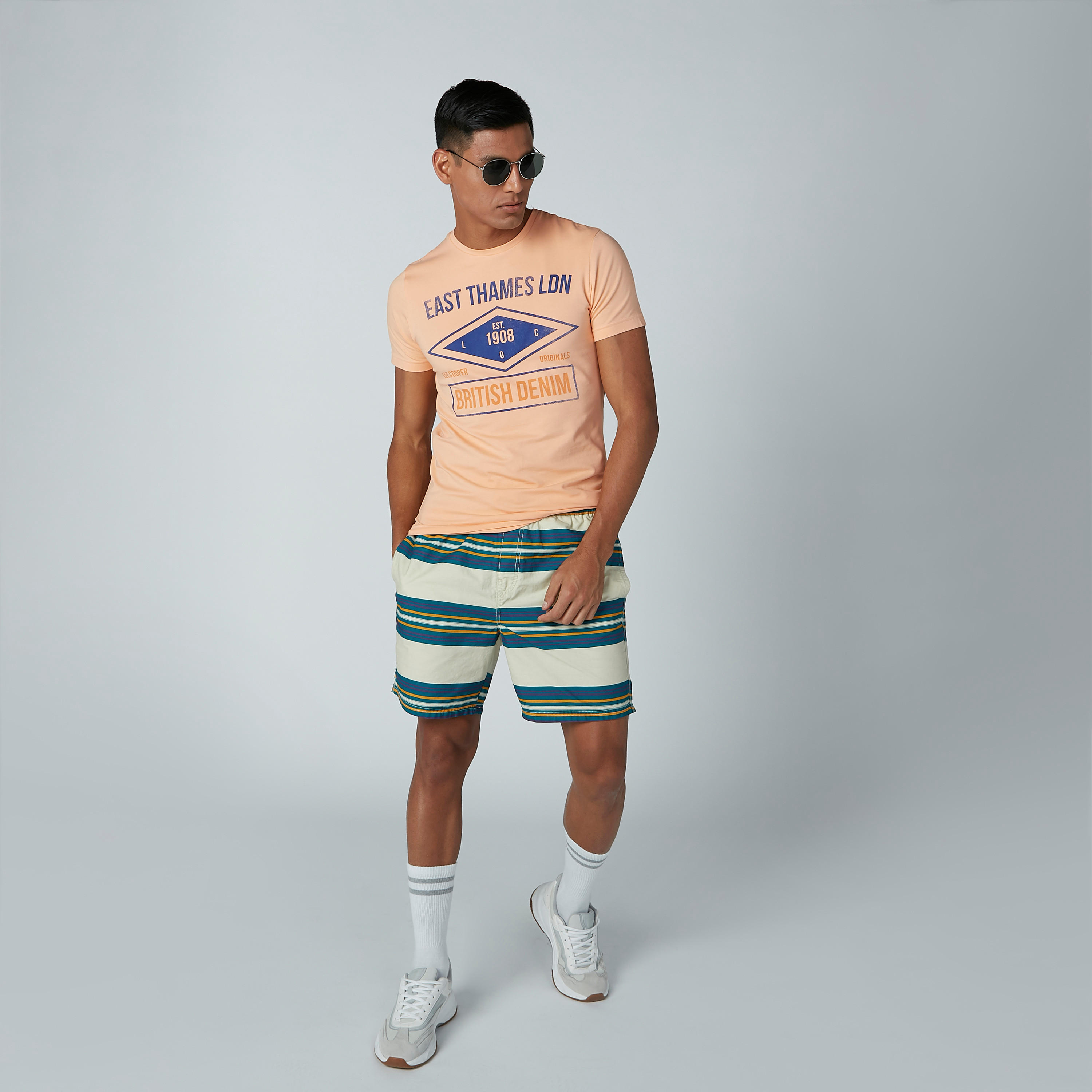 تيشيرت بأكمام قصيرة وياقة مستديرة وطبعات من لي كوبر-men-clothing-tshirtsandpolos-tshirts-image-1