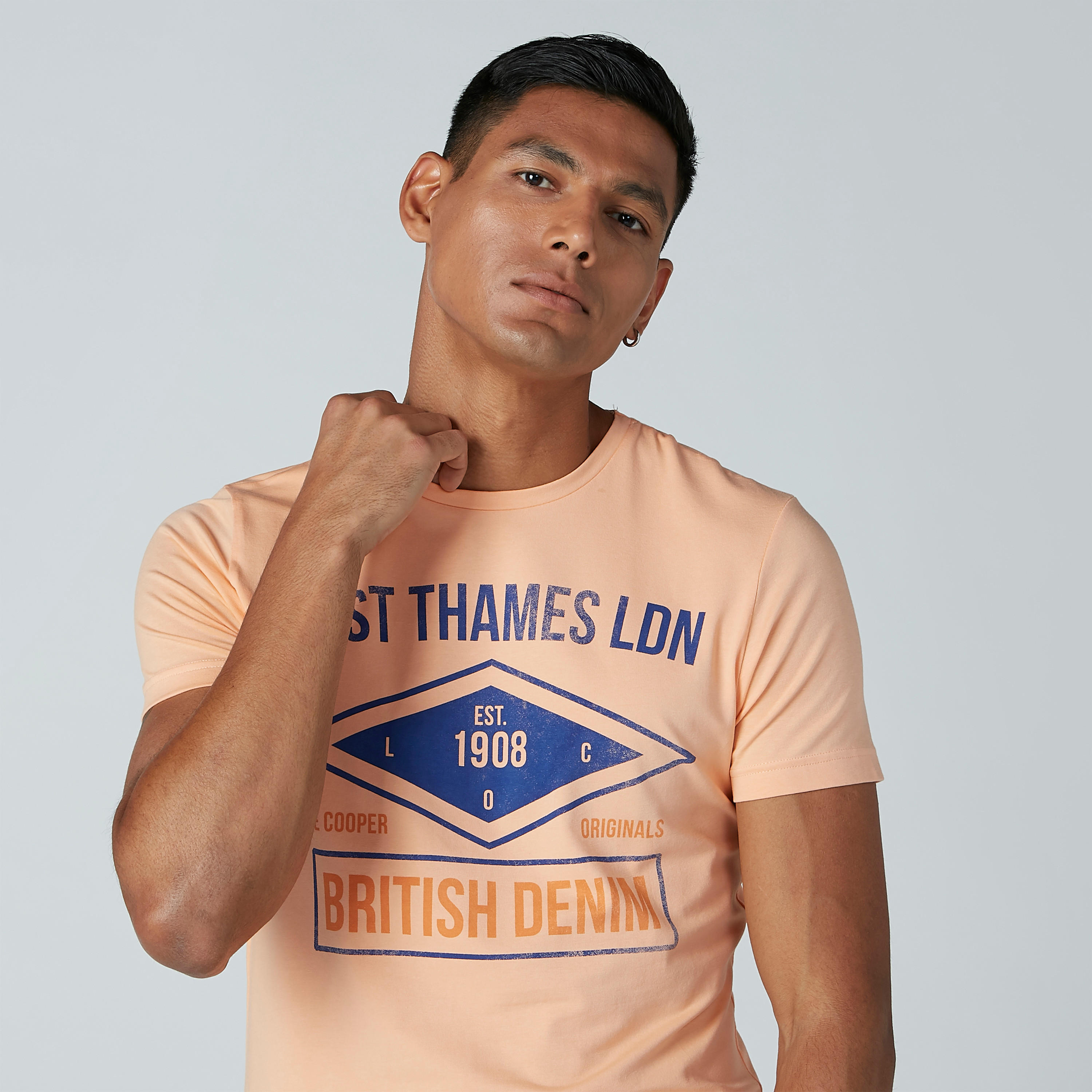 تيشيرت بأكمام قصيرة وياقة مستديرة وطبعات من لي كوبر-men-clothing-tshirtsandpolos-tshirts-image-4