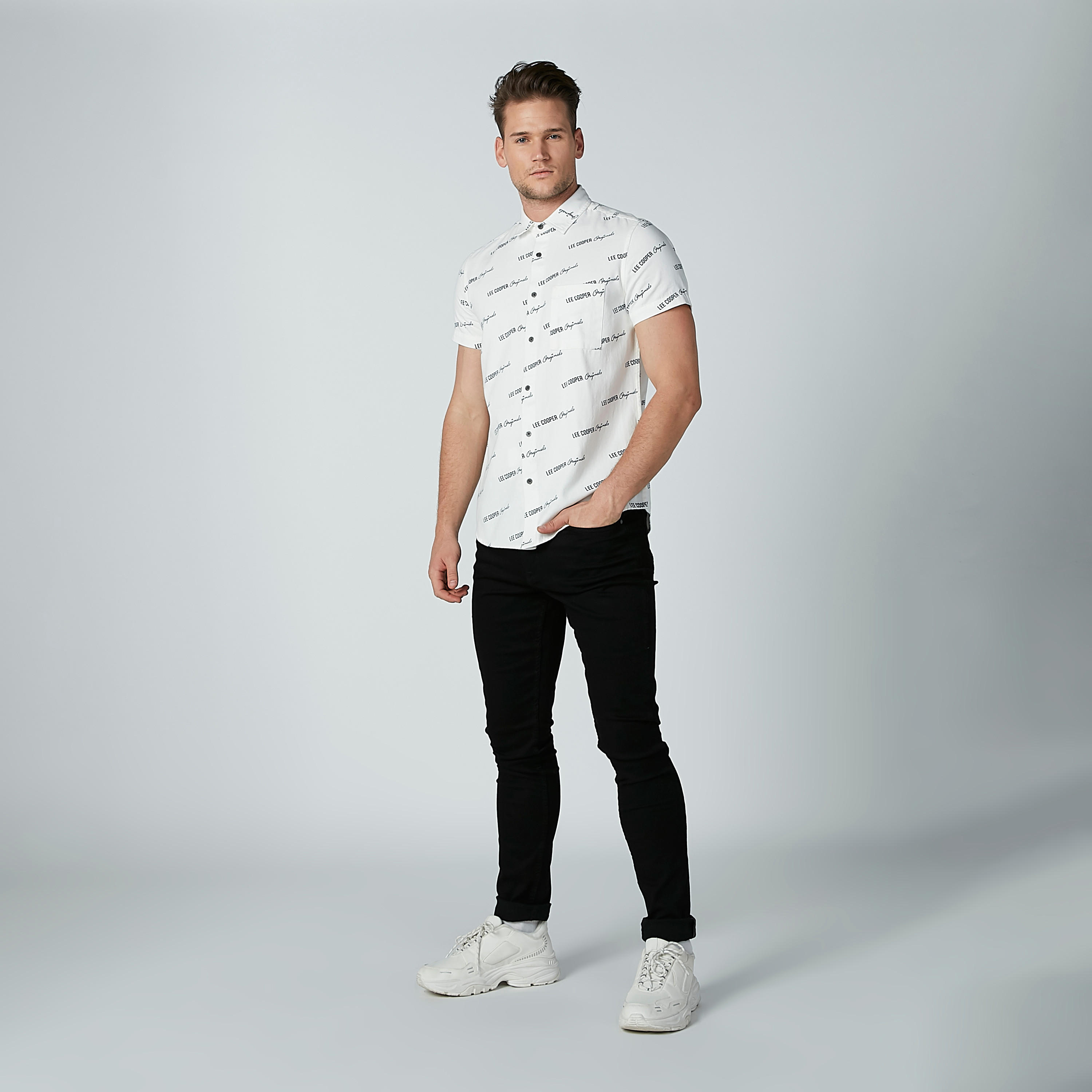 بنطال جينز سادة بجيوب من لي كوبر-men-clothing-bottoms-jeans-image-2