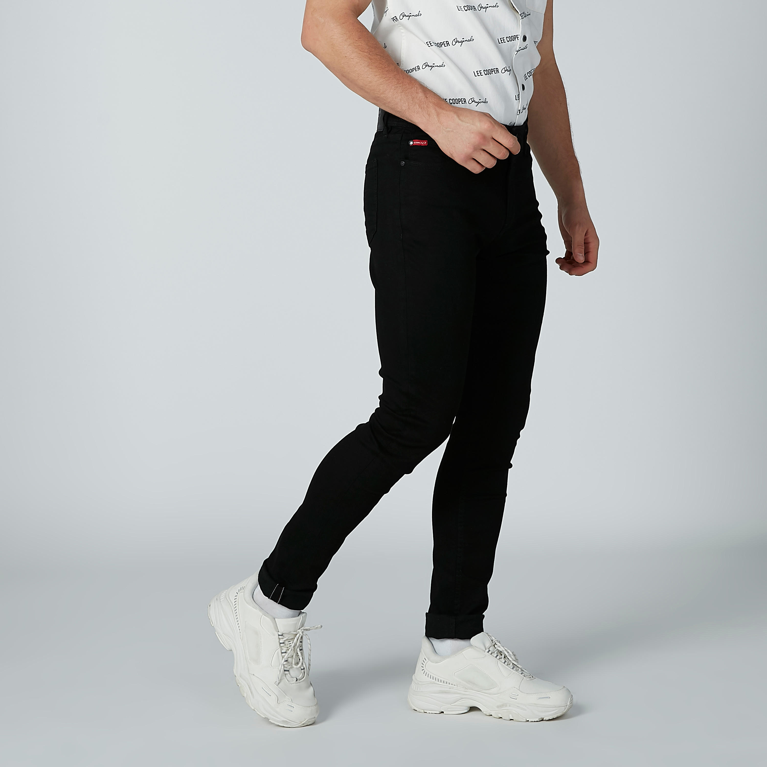 بنطال جينز سادة بجيوب من لي كوبر-men-clothing-bottoms-jeans-image-3