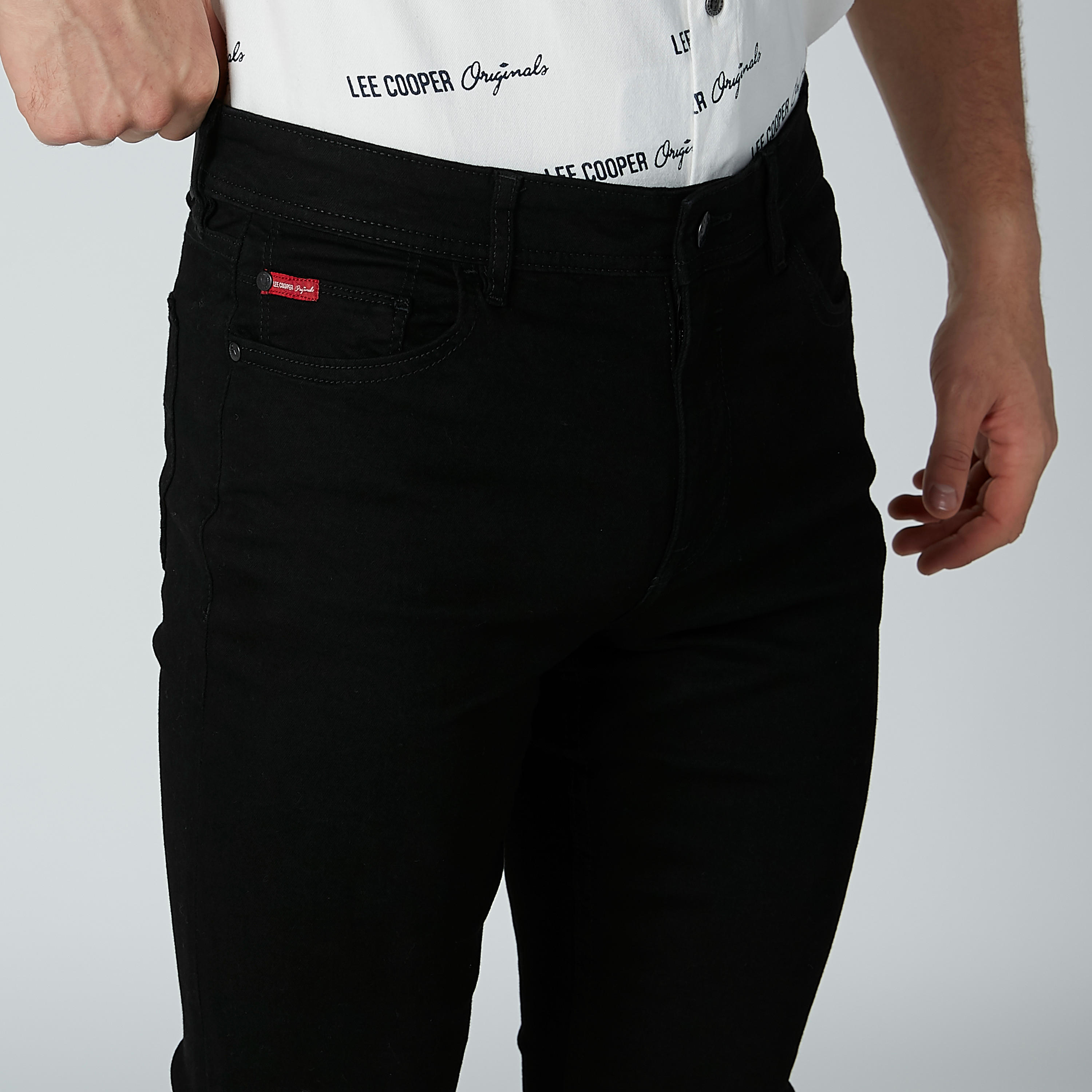 بنطال جينز سادة بجيوب من لي كوبر-men-clothing-bottoms-jeans-image-4