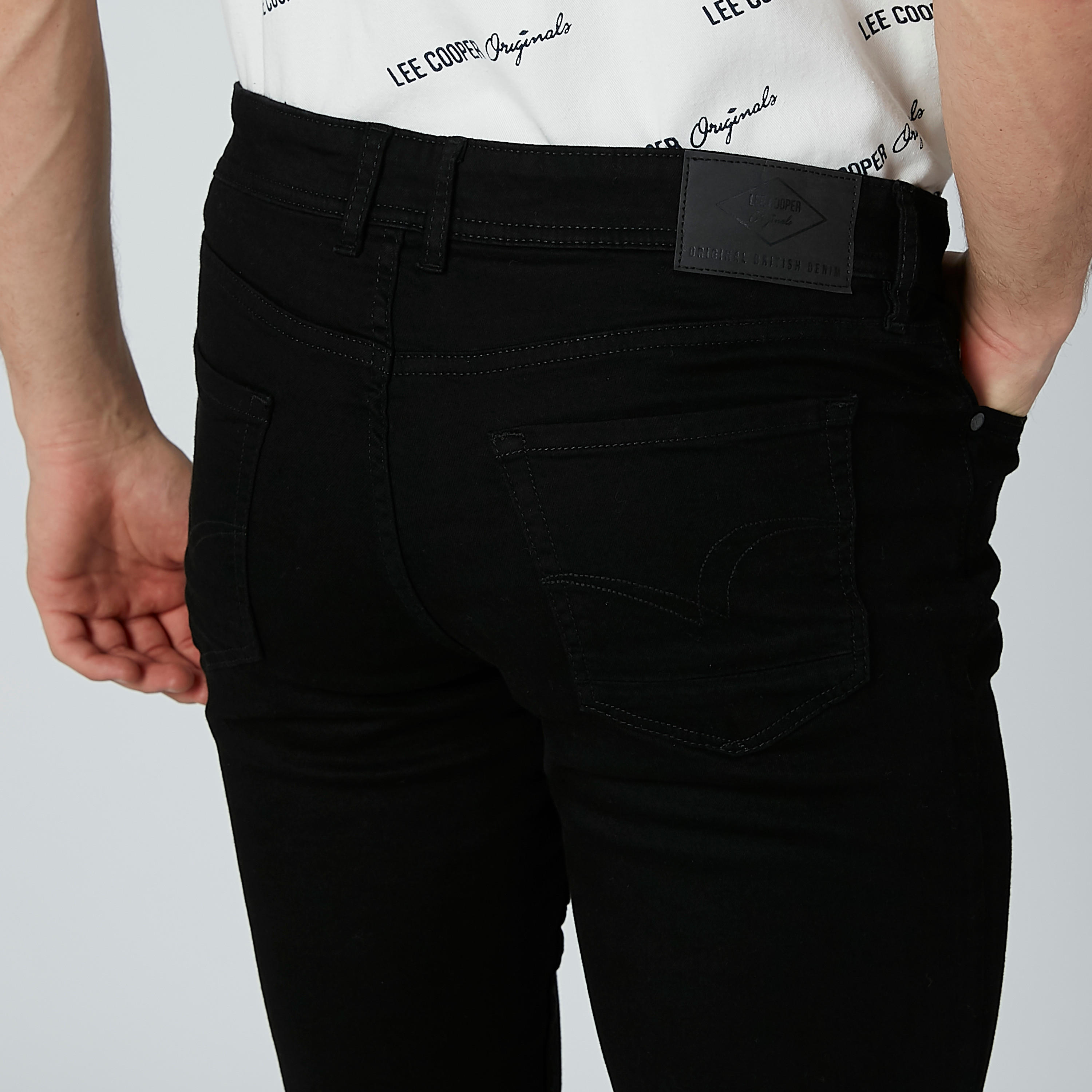 بنطال جينز سادة بجيوب من لي كوبر-men-clothing-bottoms-jeans-image-6