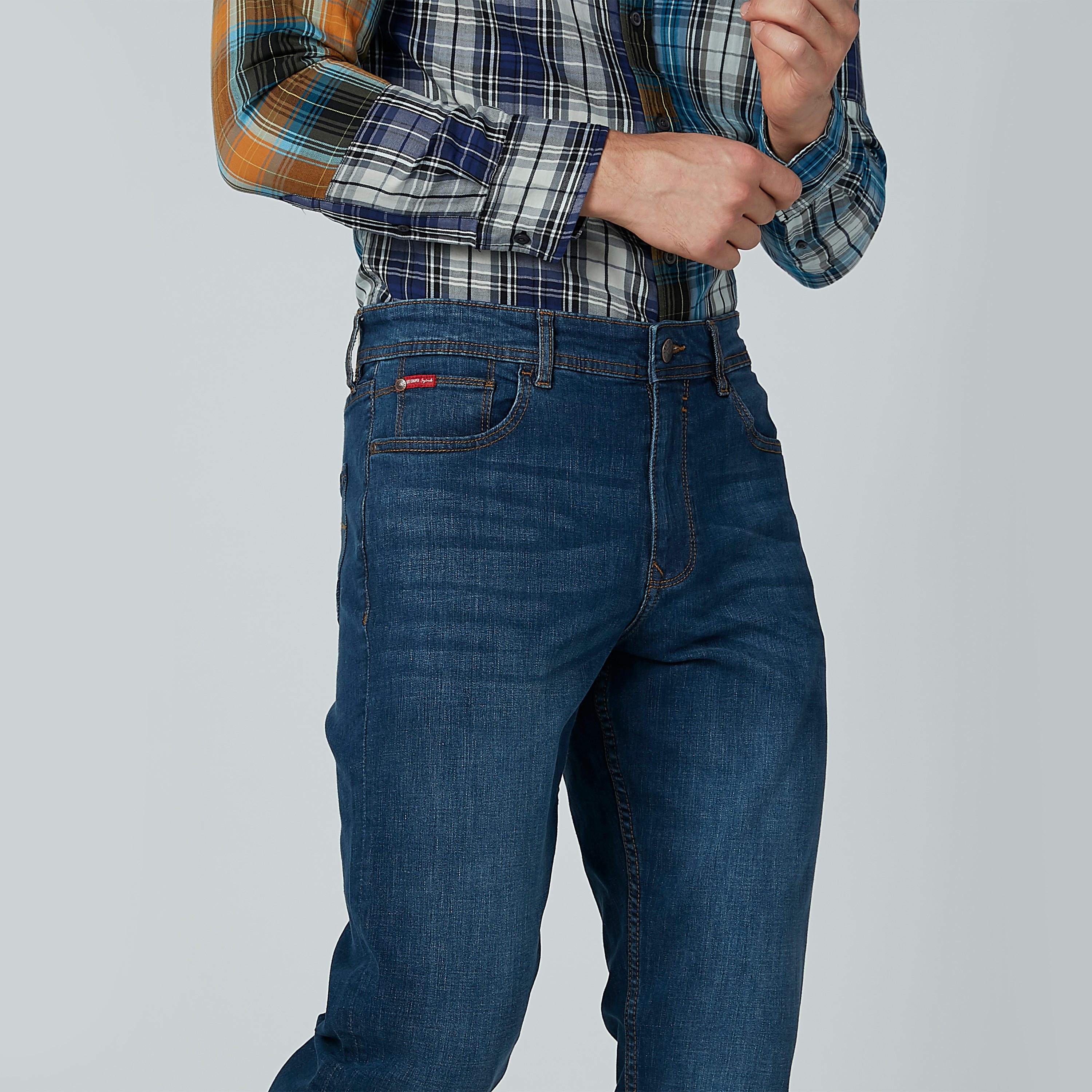 بنطال جينز سادة بجيوب من لي كوبر-men-clothing-bottoms-jeans-image-3
