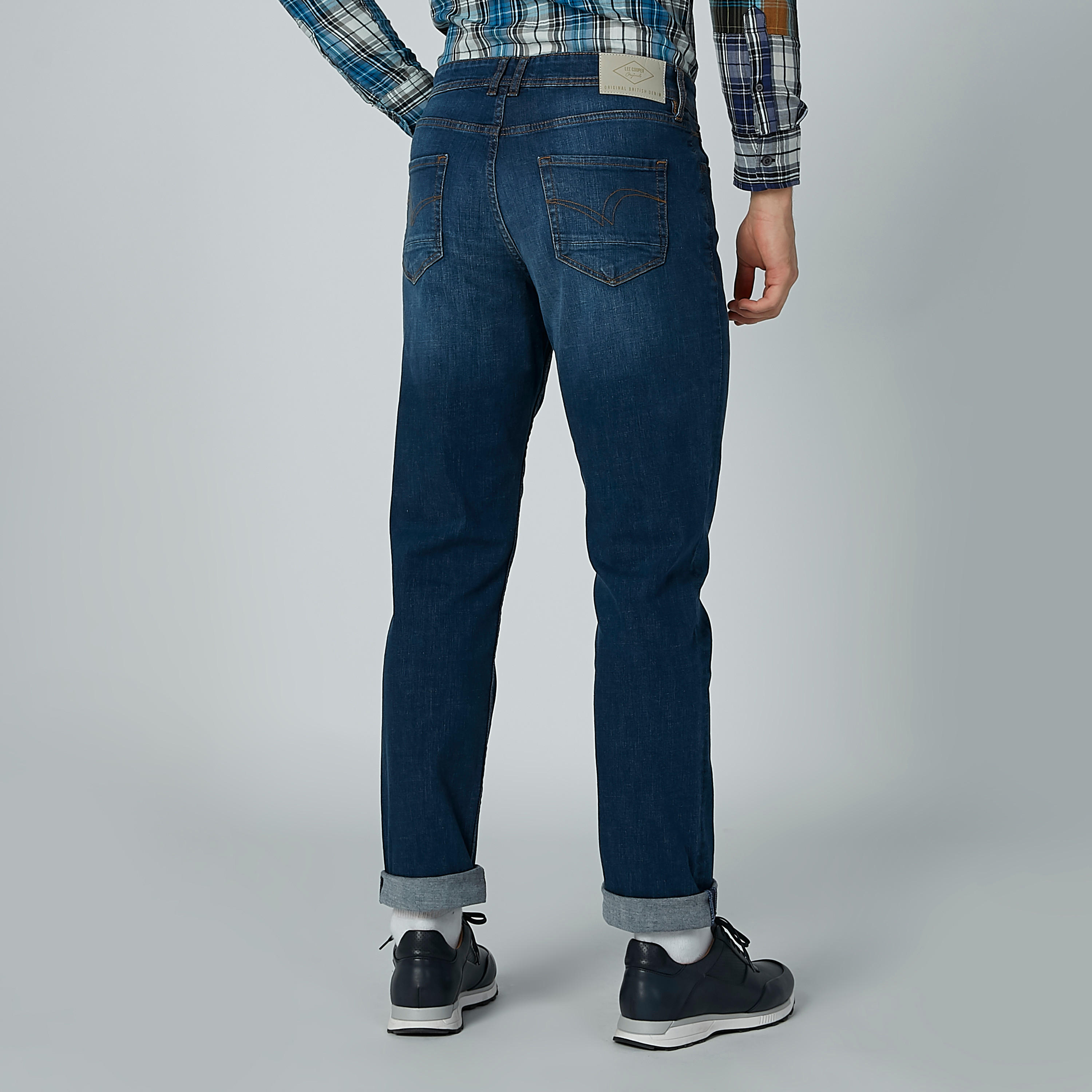 بنطال جينز سادة بجيوب من لي كوبر-men-clothing-bottoms-jeans-image-4