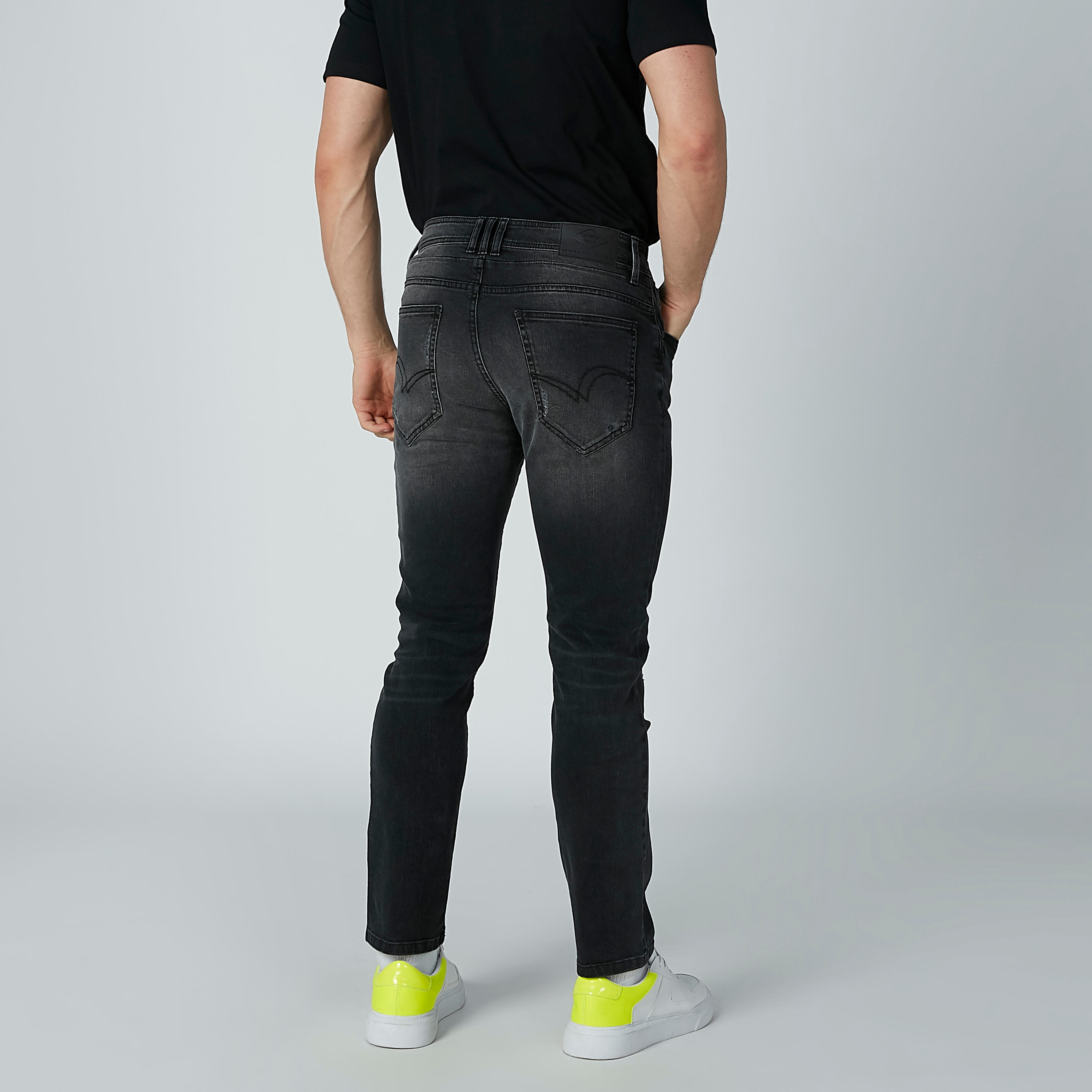 بنطال جينز ممزّق بجيوب من لي كوبر-men-clothing-bottoms-jeans-image-6