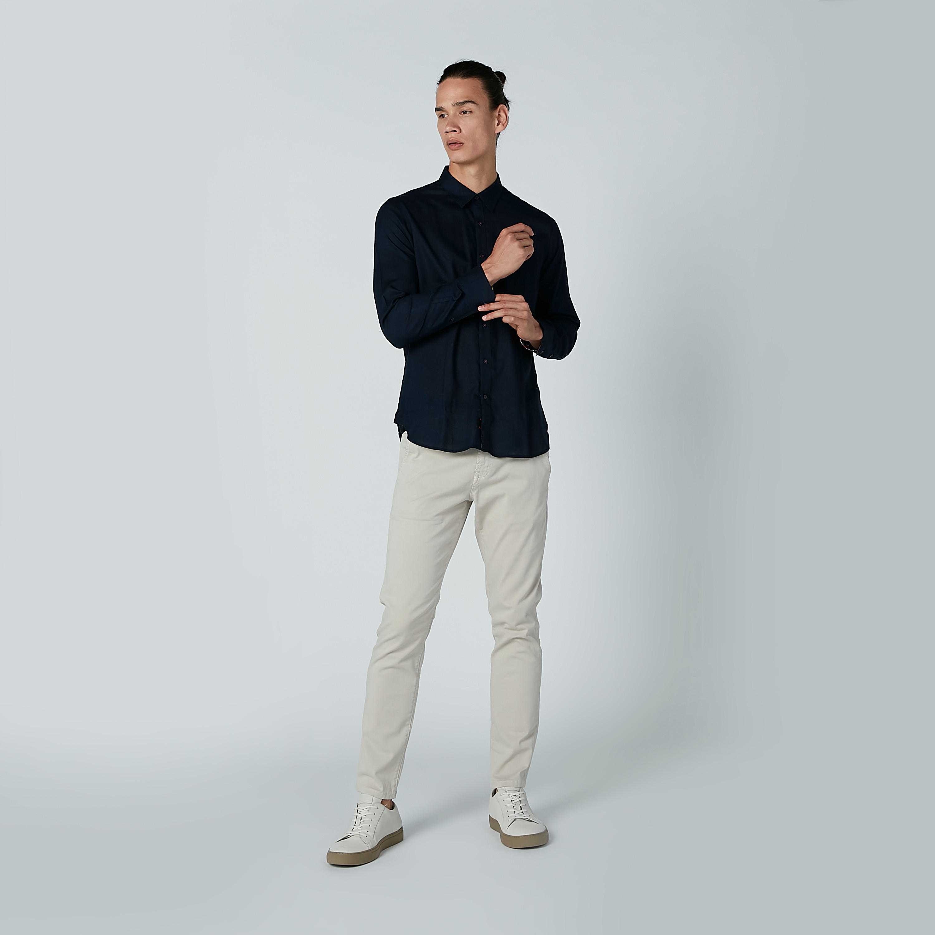 بنطال شينو سادة بجيوب من لي كوبر-men-clothing-bottoms-trousersandchinos-trousers-image-5