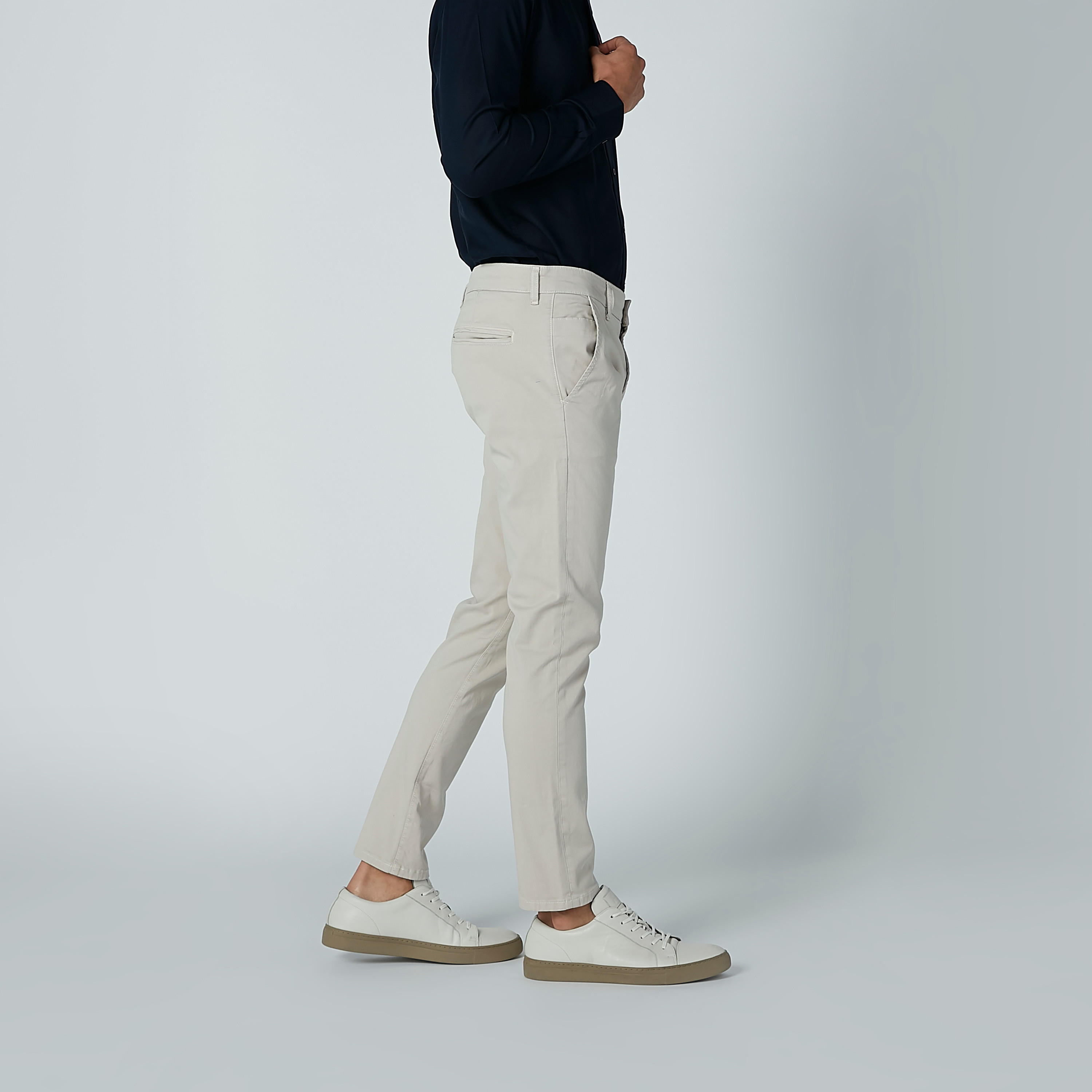 بنطال شينو سادة بجيوب من لي كوبر-men-clothing-bottoms-trousersandchinos-trousers-image-1