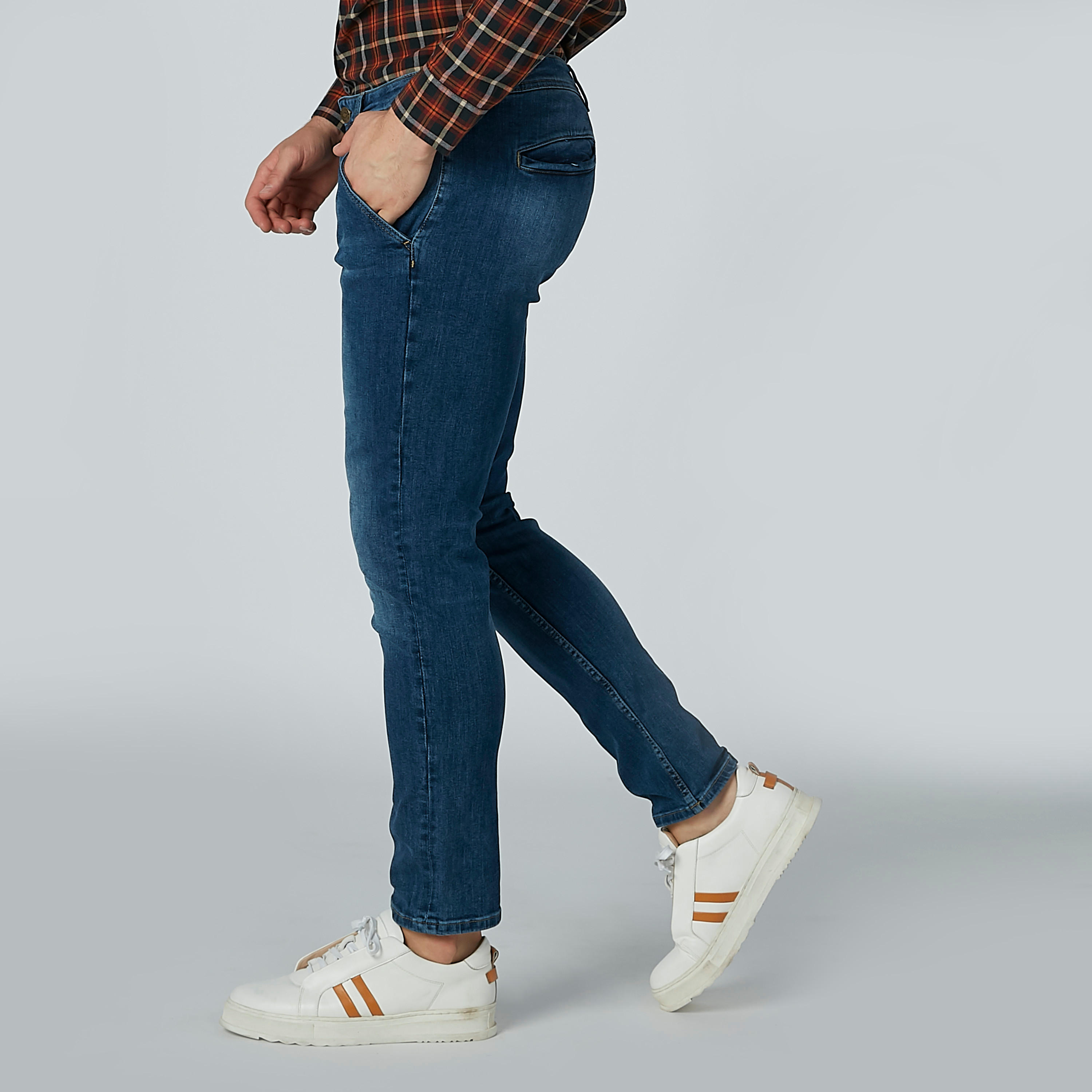 بنطال جيز طويل بجيوب وحلقات للحزام من لي كوبر-men-clothing-bottoms-jeans-image-3