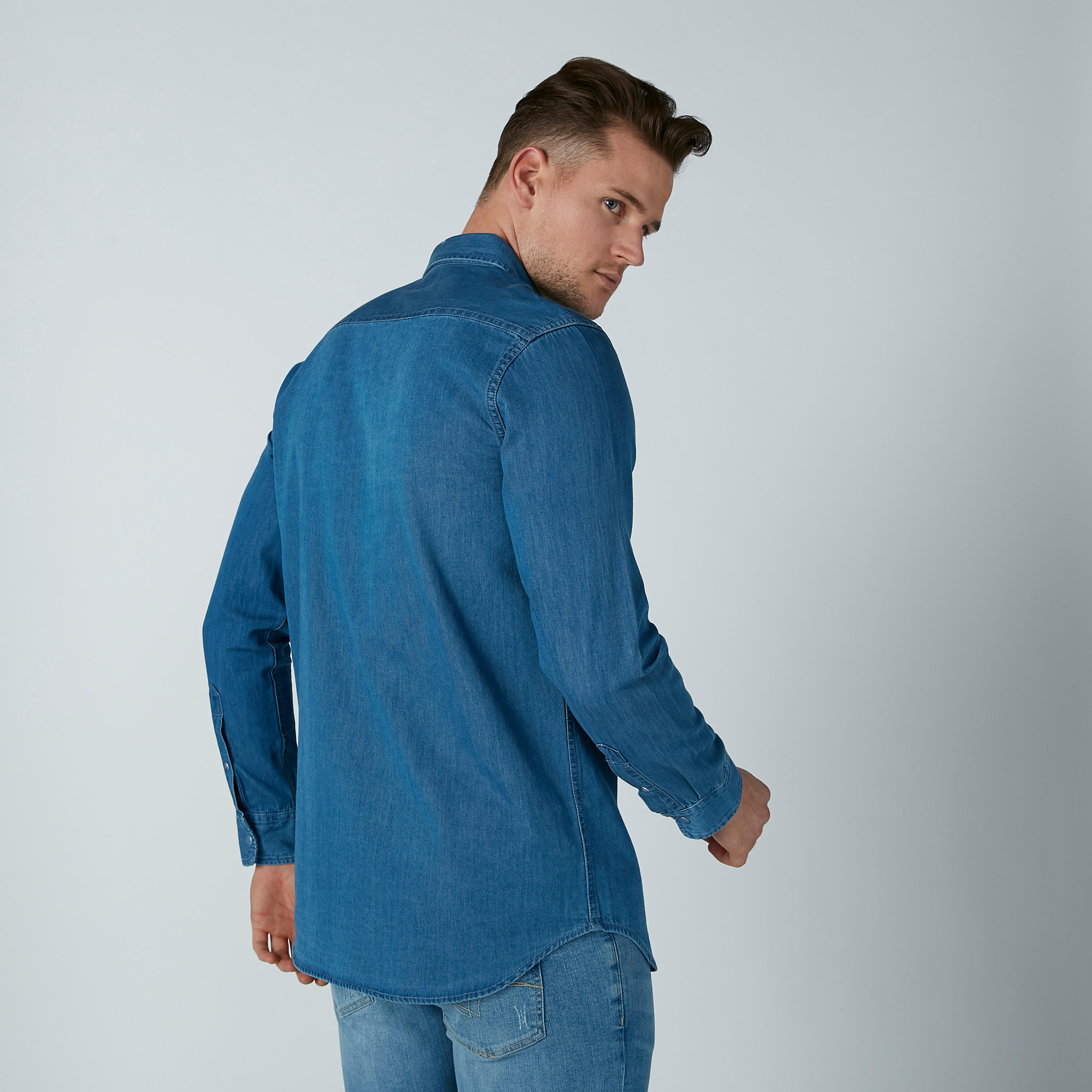 قميص دينم بأكمام طويلة وجيوب من لي كوبر-men-clothing-shirts-image-4