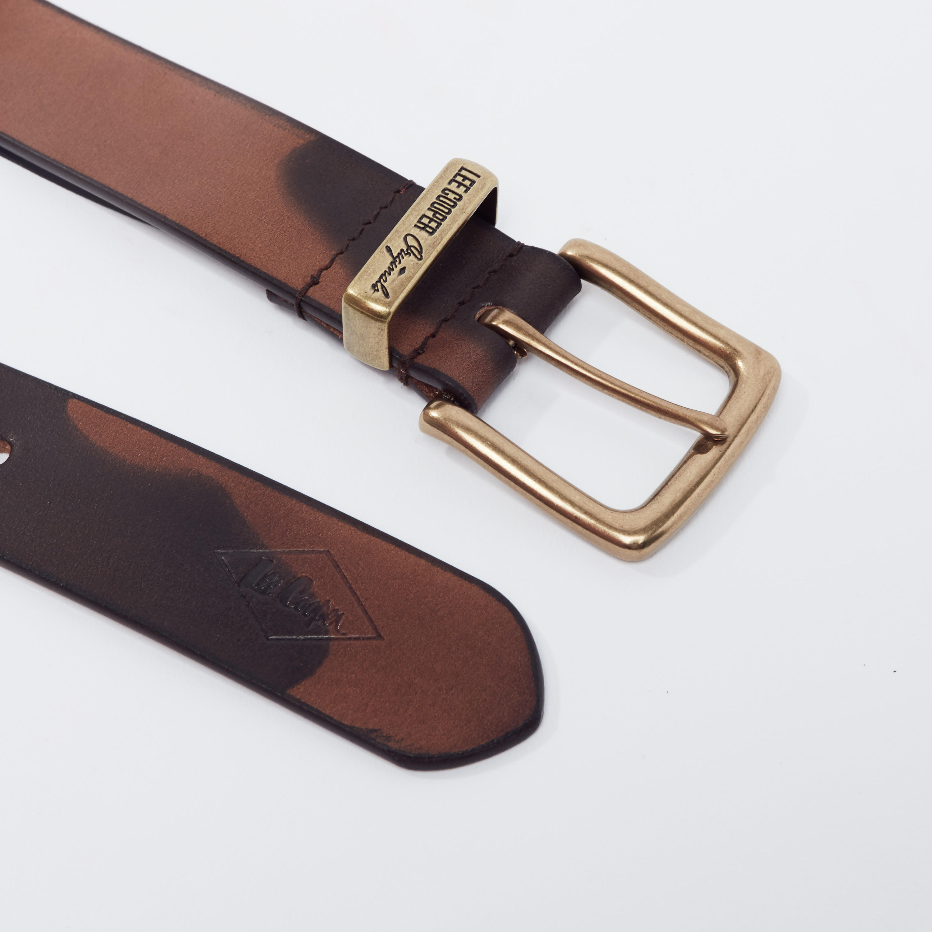 حزام بتفاصيل الشعار وإبزيم إغلاق من لي كوبر-men-beltsandwallets-belts-image-3