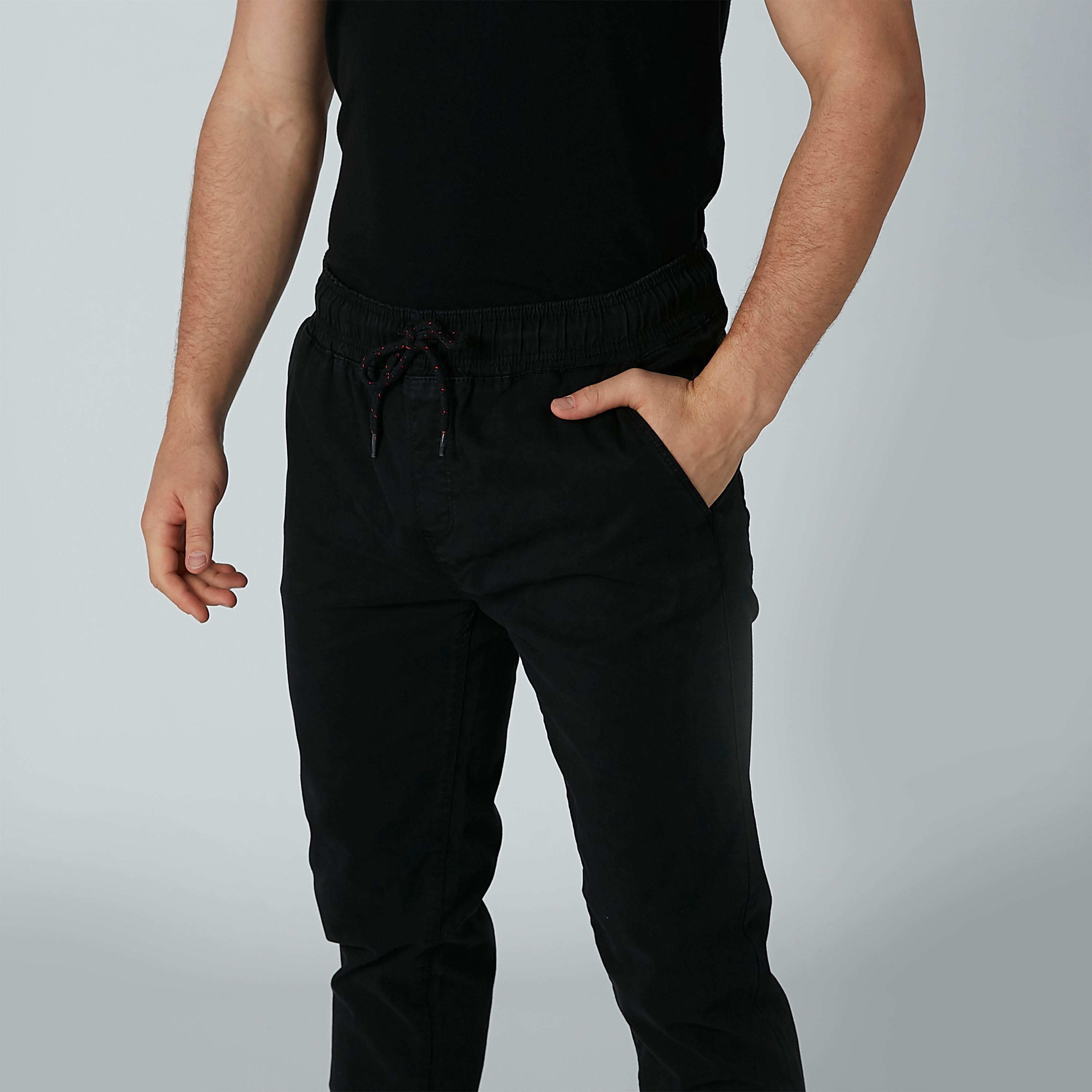 بنطال رياضي سادة برباط وجيوب من لي كوبر-men-clothing-bottoms-trousersandchinos-trousers-image-3