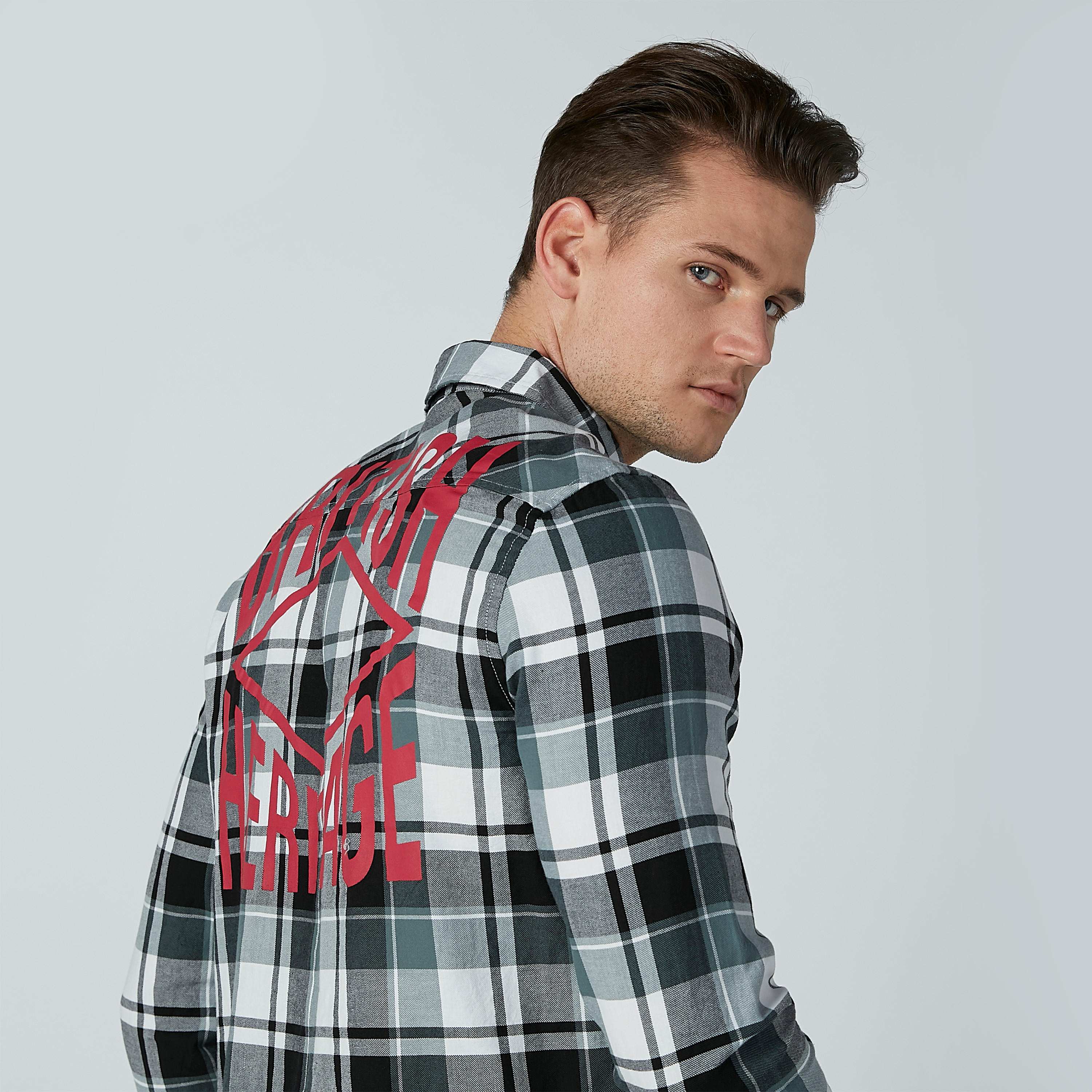 قميص كاروهات بأكمام طويلة وجيوب على الصدر من لي كوبر-men-clothing-shirts-image-1