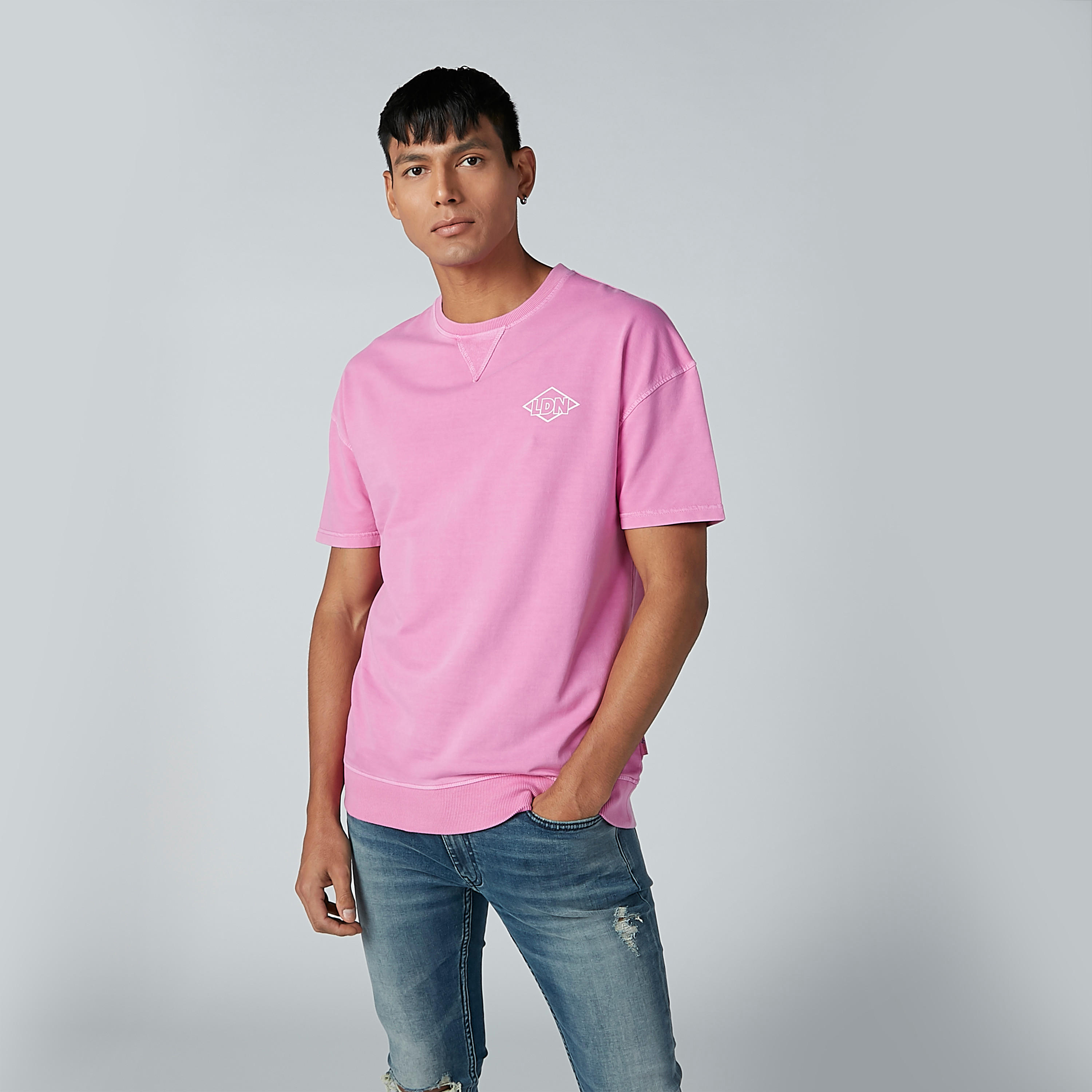 تيشيرت بياقة مستديرة وأكمام قصيرة وطبعات من لي كوبر-men-clothing-tshirtsandpolos-tshirts-image-1