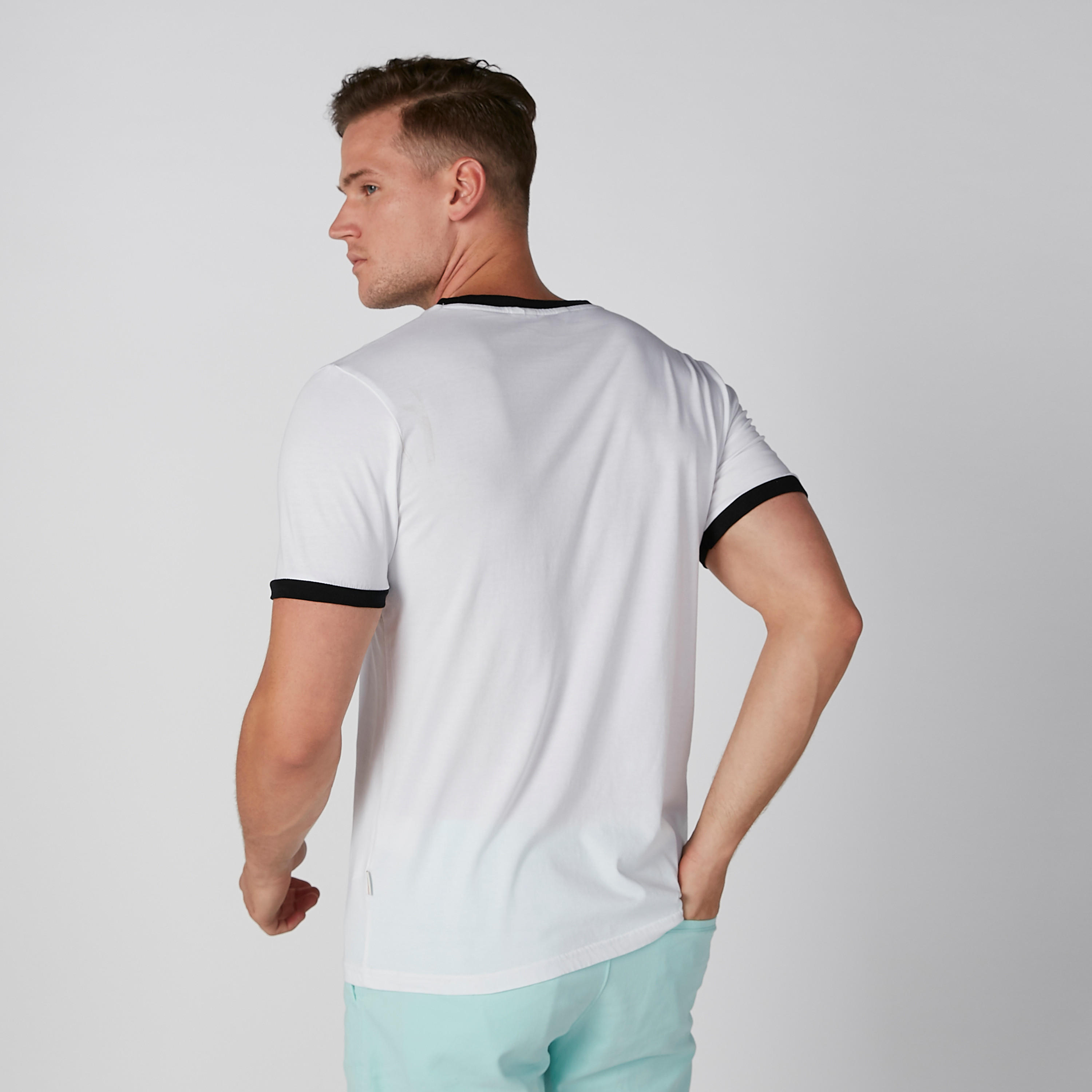تيشيرت بياقة مستديرة وأكمام قصيرة وطبعات من لي كوبر-men-clothing-tshirtsandpolos-tshirts-image-2