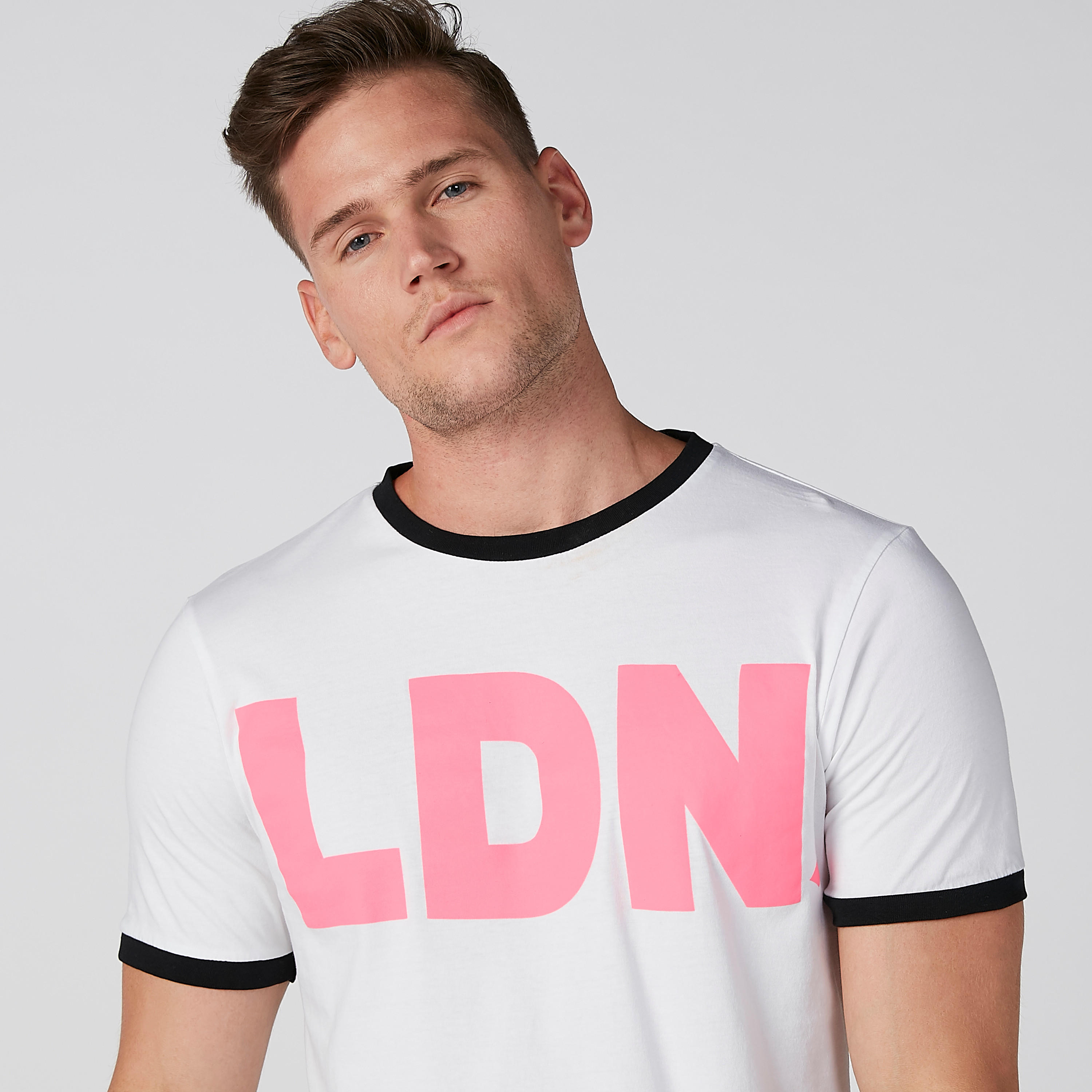 تيشيرت بياقة مستديرة وأكمام قصيرة وطبعات من لي كوبر-men-clothing-tshirtsandpolos-tshirts-image-4