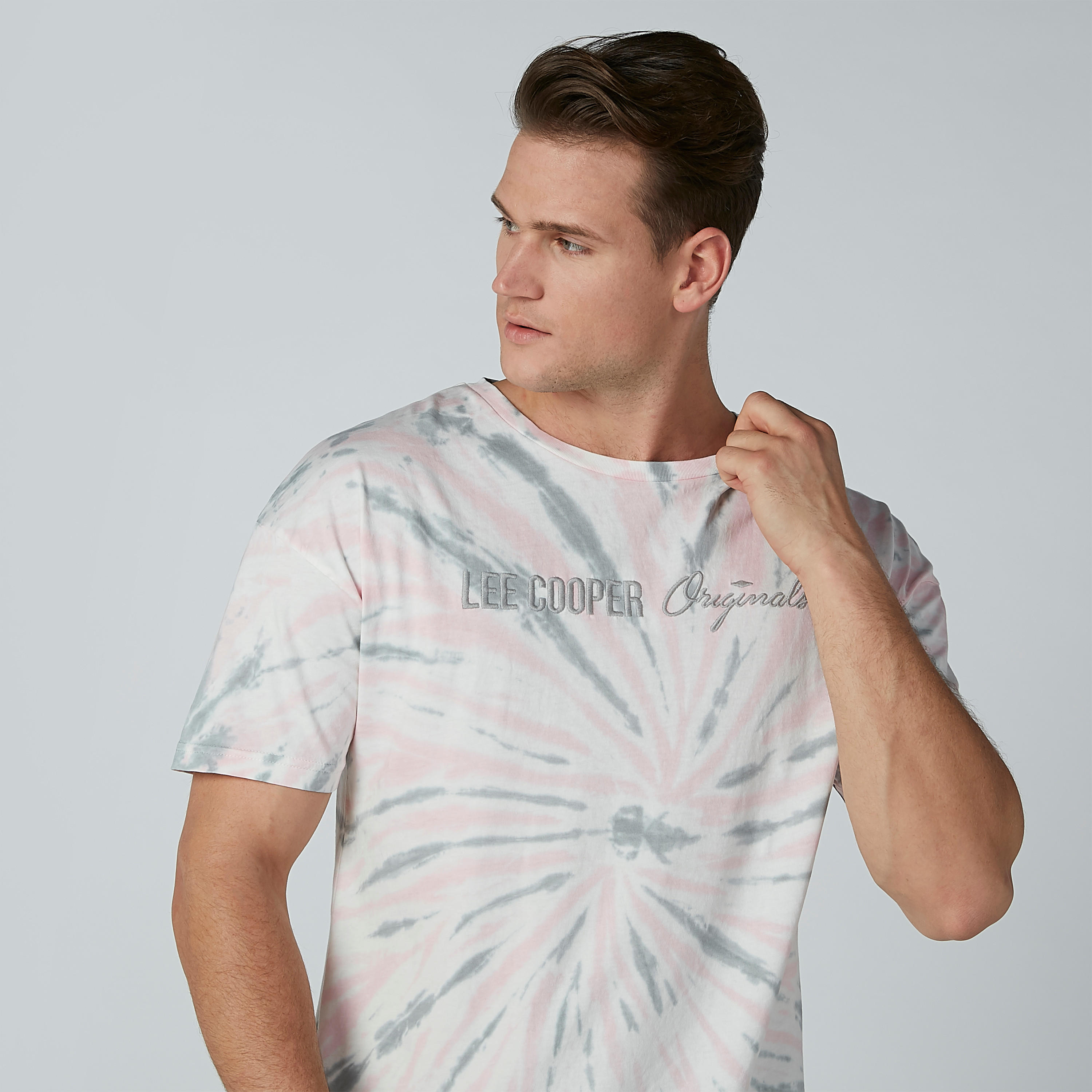 تيشيرت بياقة مستديرة وأكمام قصيرة وطبعات من لي كوبر-men-clothing-tshirtsandpolos-tshirts-image-1