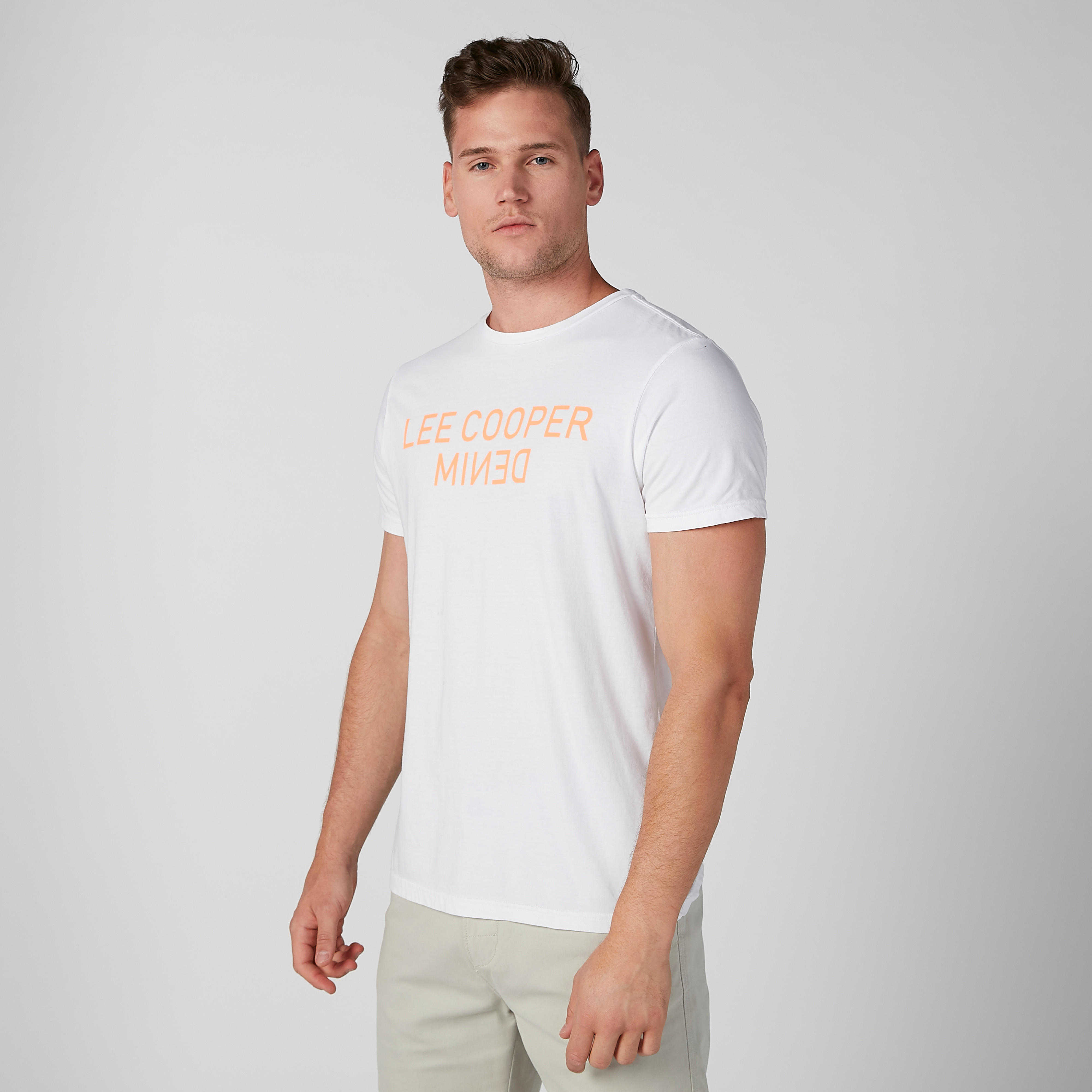 تيشيرت بياقة مستديرة وأكمام قصيرة وطبعات من لي كوبر-men-clothing-tshirtsandpolos-tshirts-image-1