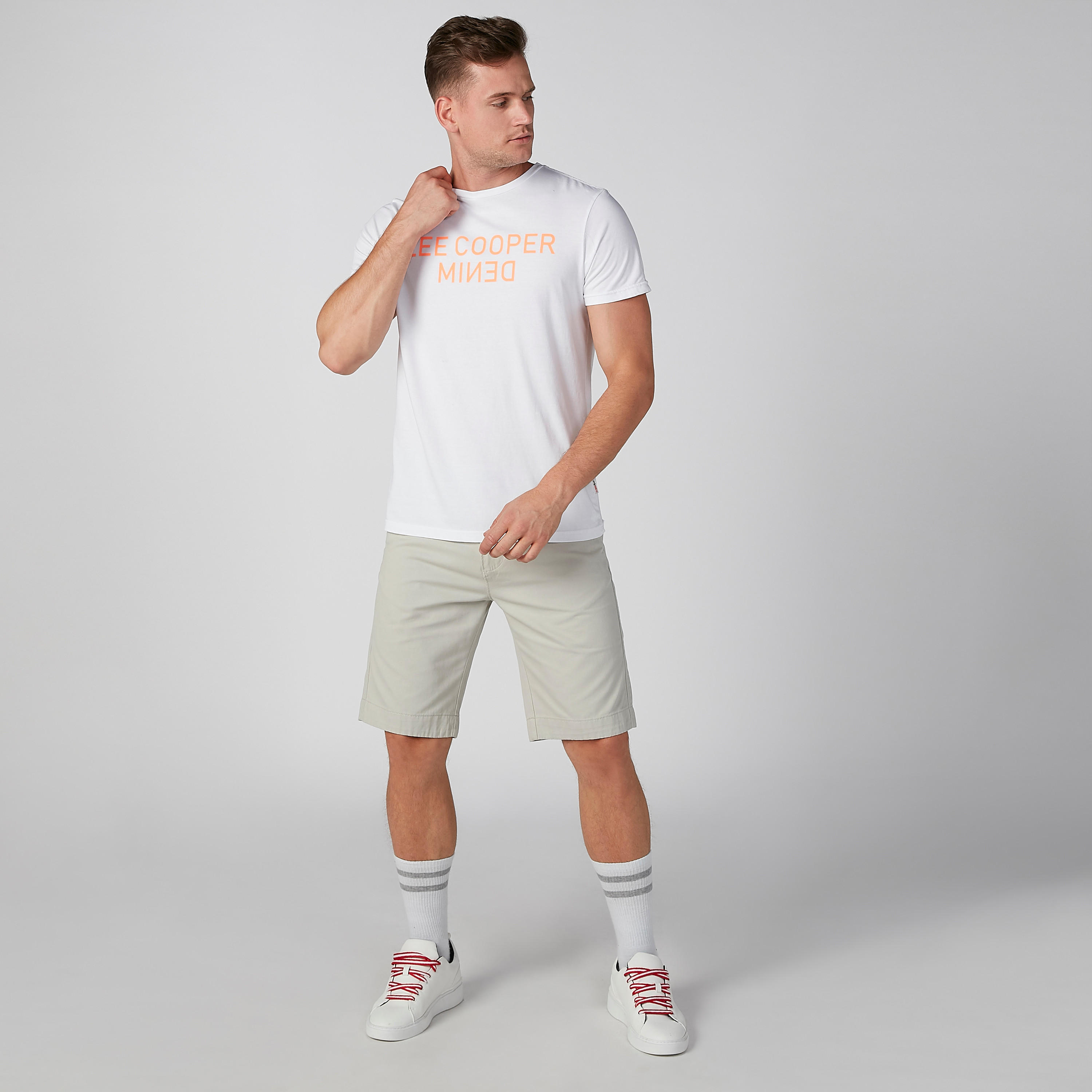 تيشيرت بياقة مستديرة وأكمام قصيرة وطبعات من لي كوبر-men-clothing-tshirtsandpolos-tshirts-image-3