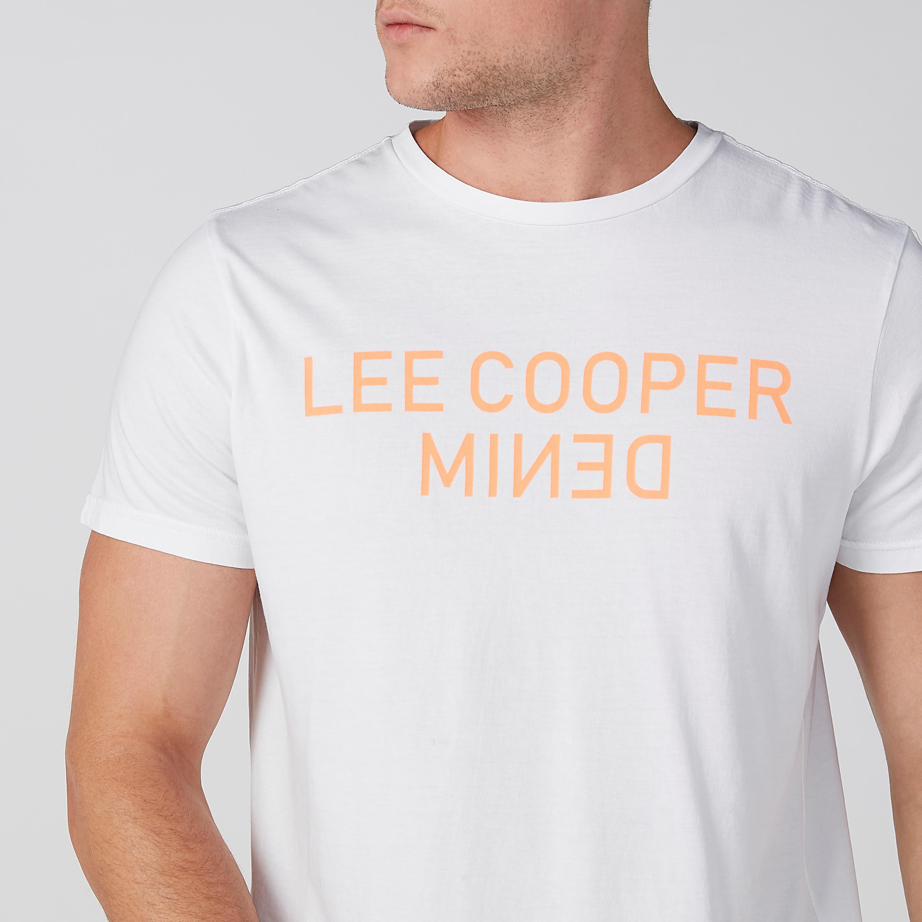تيشيرت بياقة مستديرة وأكمام قصيرة وطبعات من لي كوبر-men-clothing-tshirtsandpolos-tshirts-image-4