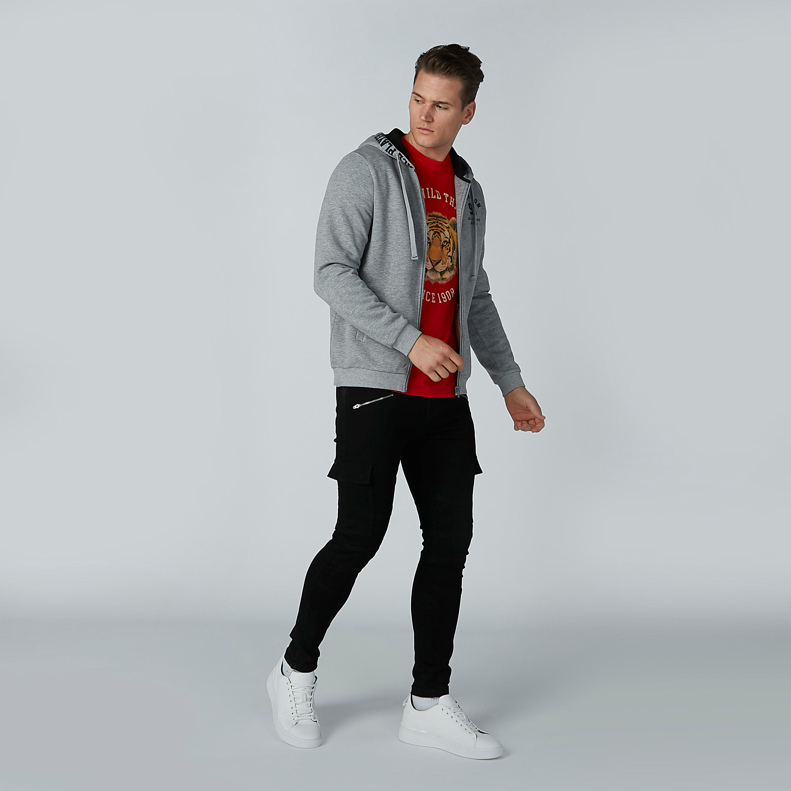 تيشيرت بياقة مستديرة وأكمام قصيرة وطبعات من لي كوبر-men-clothing-tshirtsandpolos-tshirts-image-2