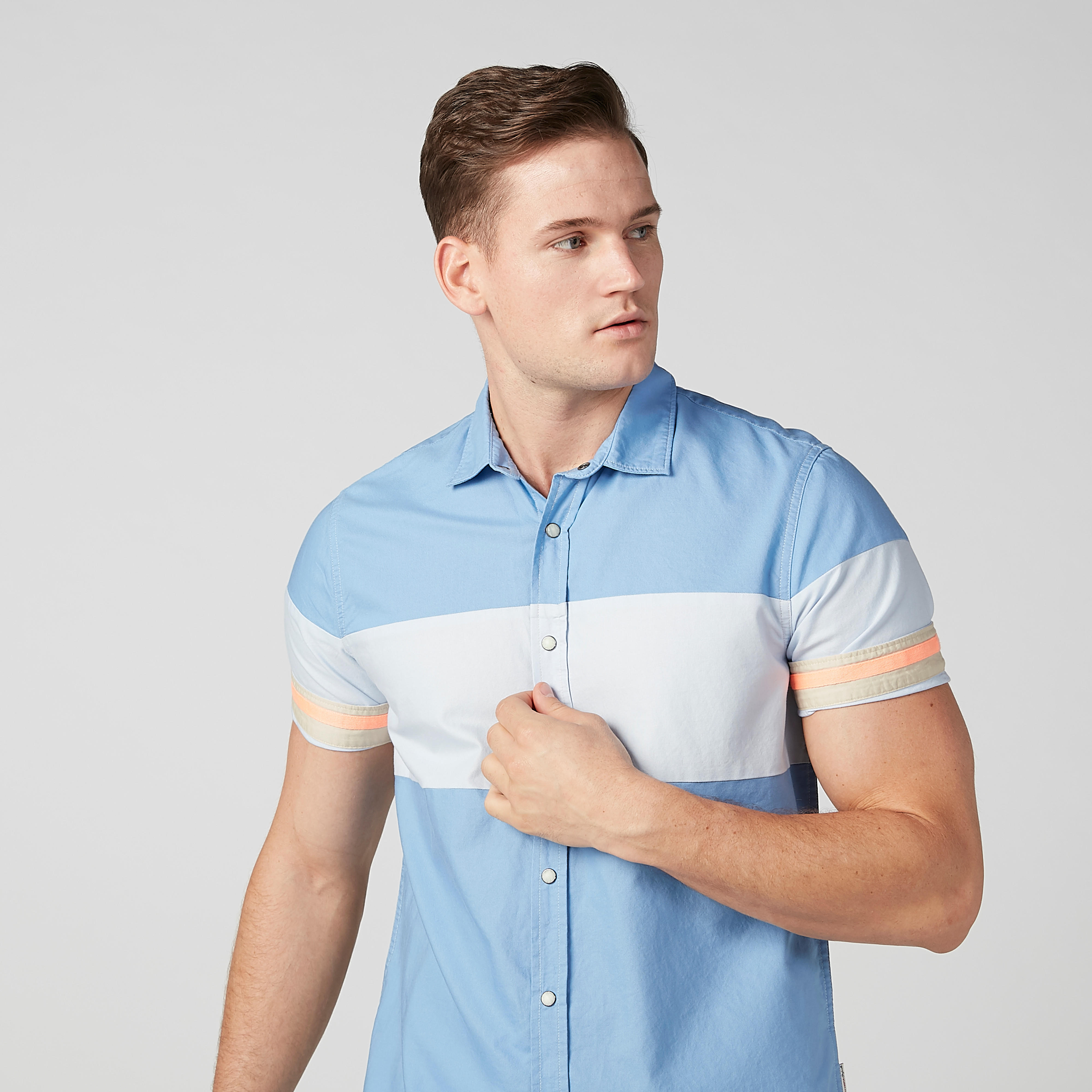 قميص مقلّم بياقة عاديّة وأكمام قصيرة من لي كوبر-men-clothing-shirts-image-3