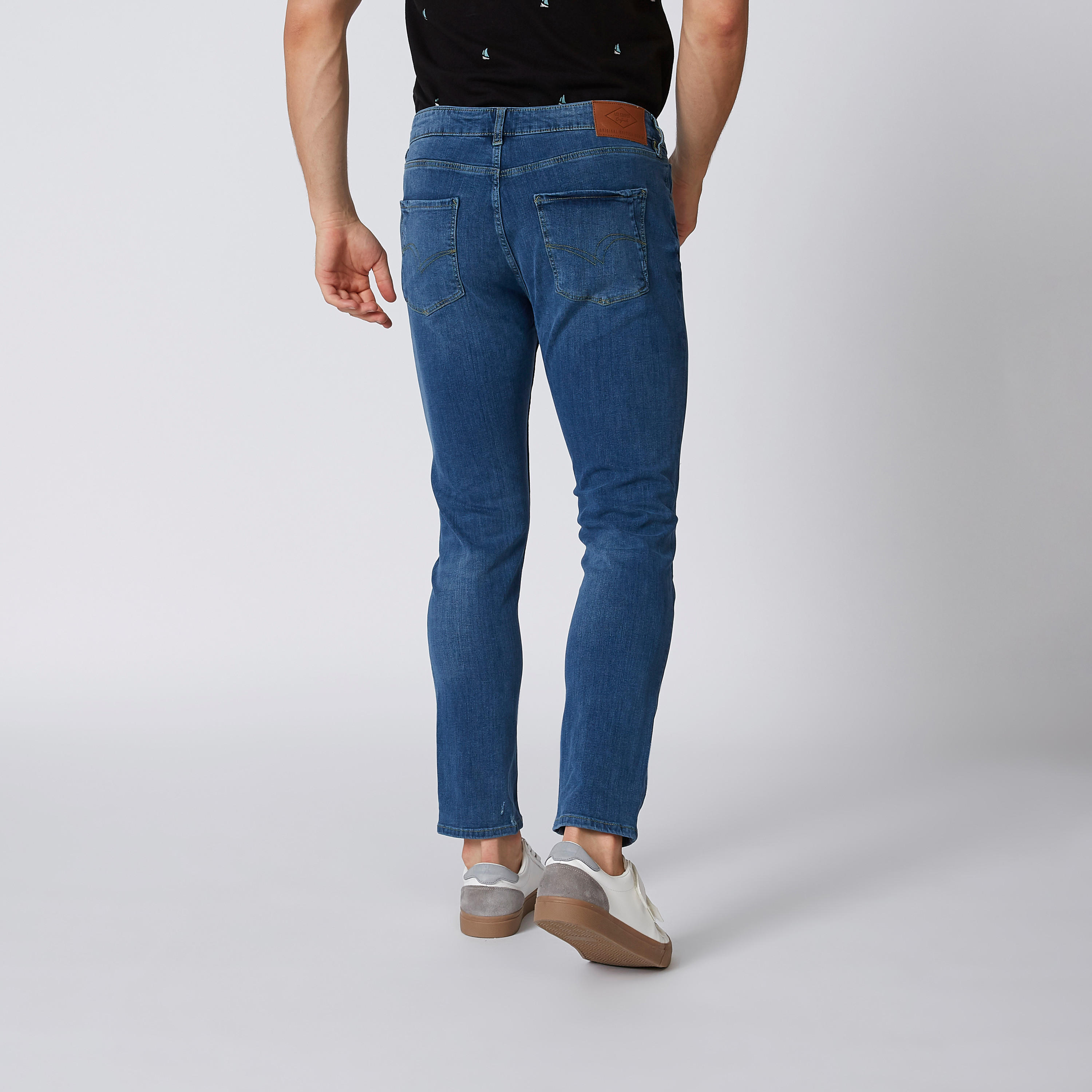 بنطال جينز طويل بقصّة سكيني وخصر متوسط الارتفاع وجيوب-men-clothing-bottoms-jeans-image-2