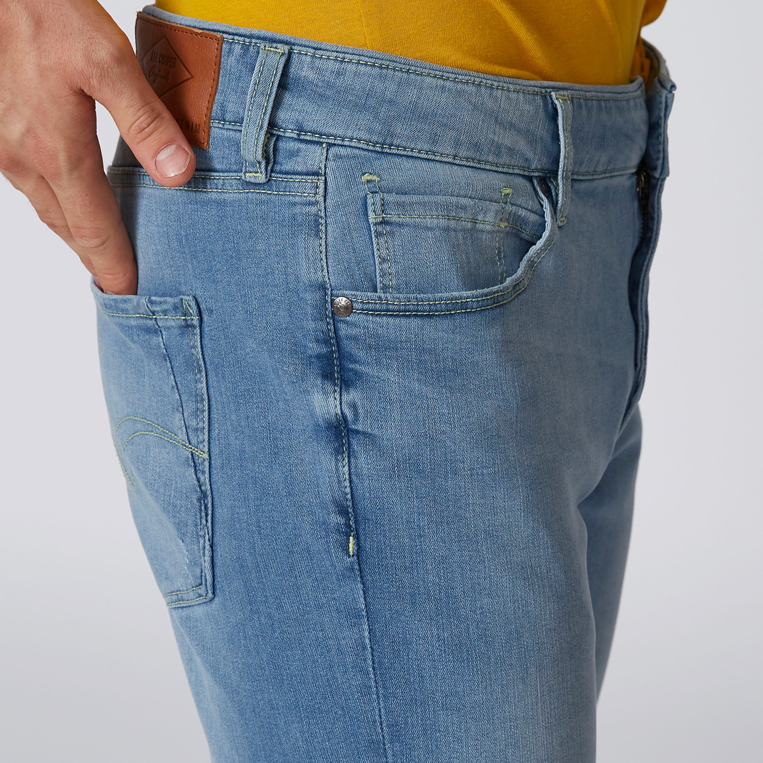 بنطال جينز طويل بقصّة سكيني وخصر متوسط الارتفاع وجيوب-men-clothing-bottoms-jeans-image-4