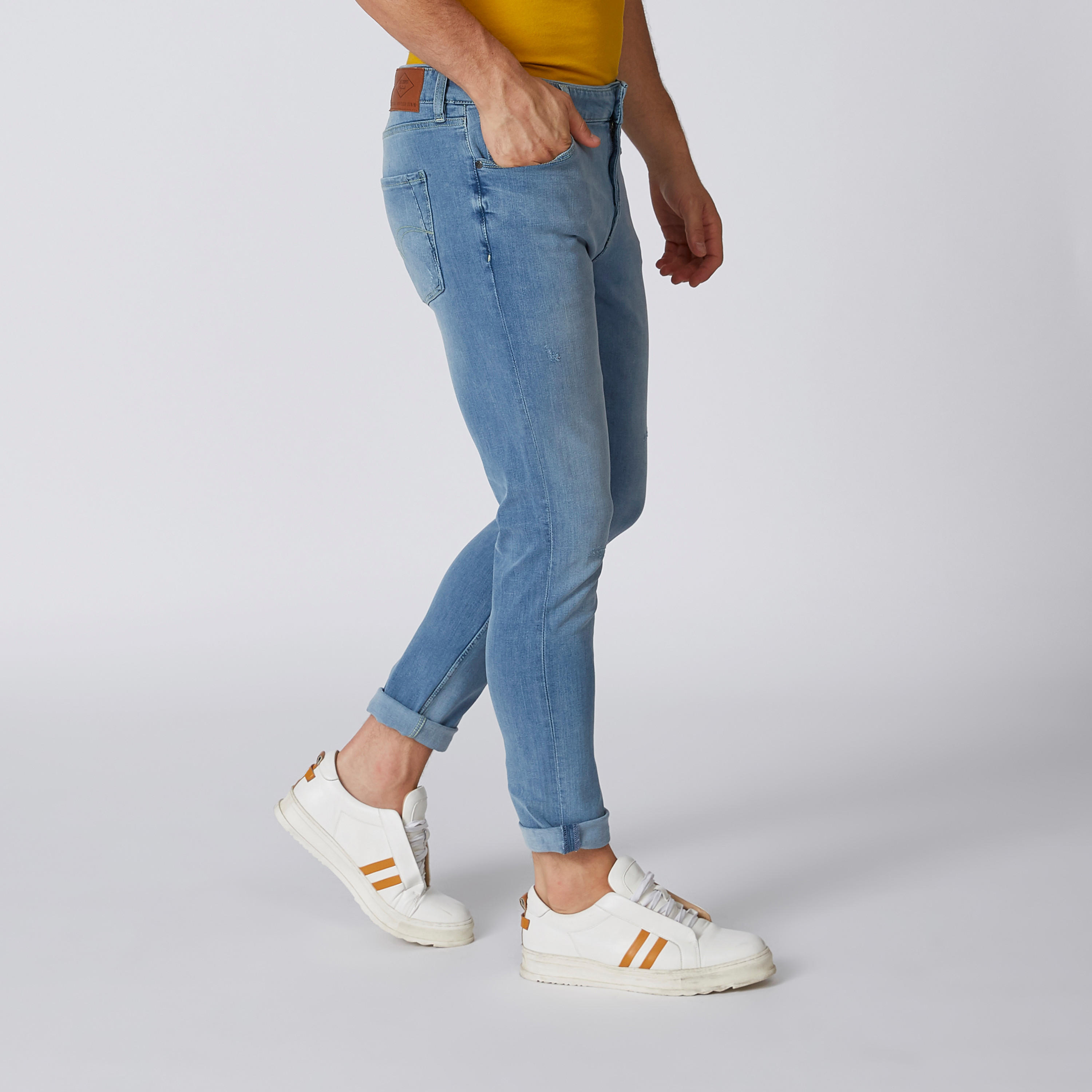 بنطال جينز طويل بقصّة سكيني وخصر متوسط الارتفاع وجيوب-men-clothing-bottoms-jeans-image-5
