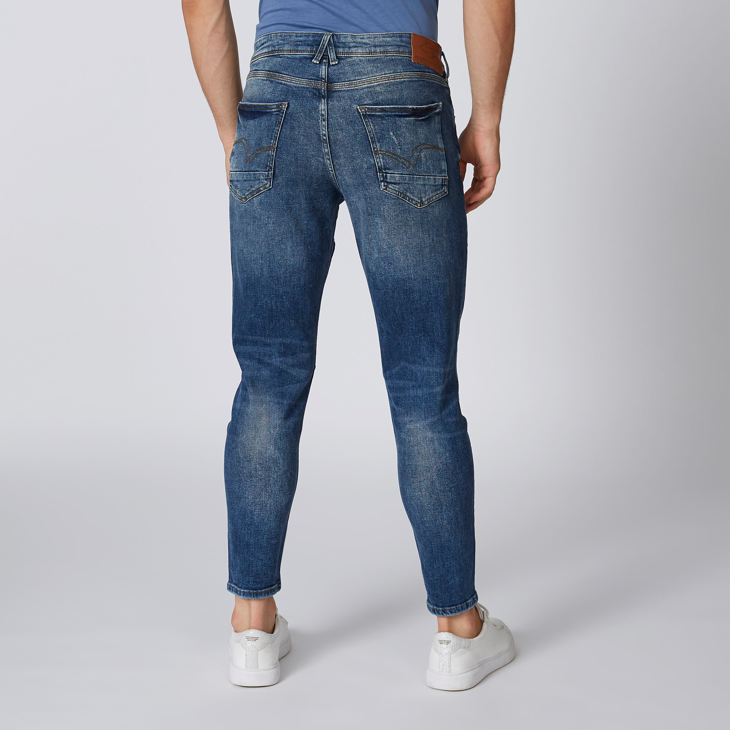 بنطلون جينز مستدام ممزّق بخصر متوسط الارتفاع وجيوب -men-clothing-bottoms-jeans-image-4