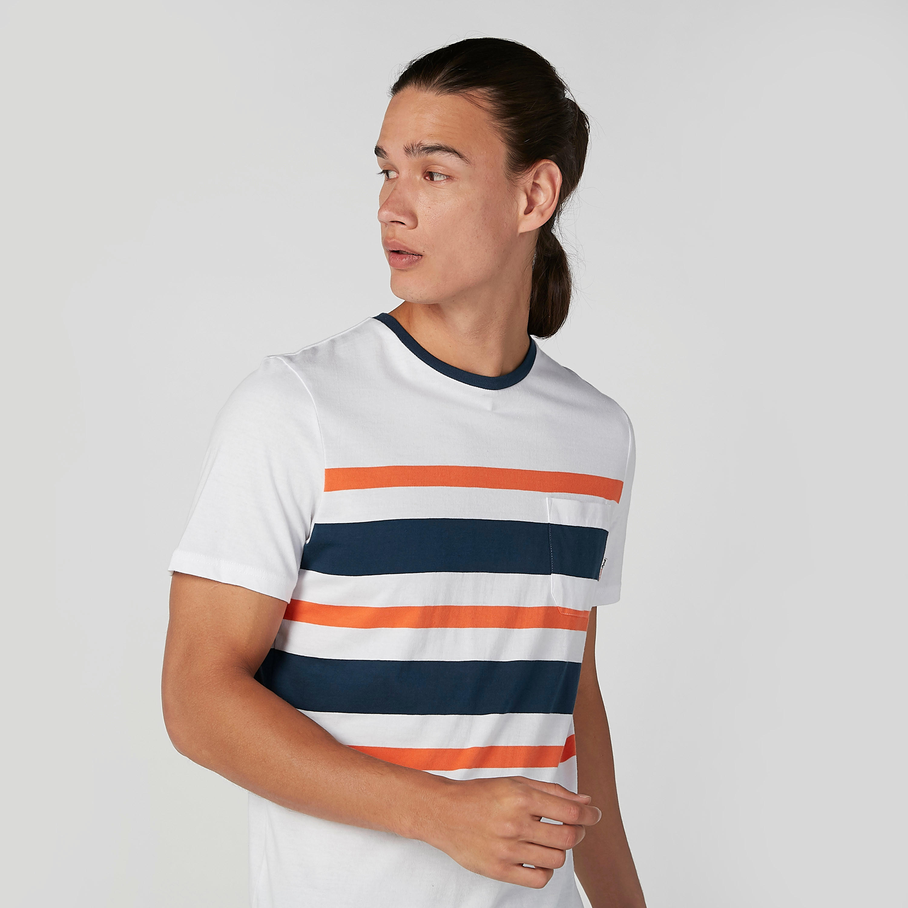 تيشيرت مستدام مقلّم بياقة ضيقة وأكمام قصيرة-men-clothing-tshirtsandpolos-tshirts-image-3